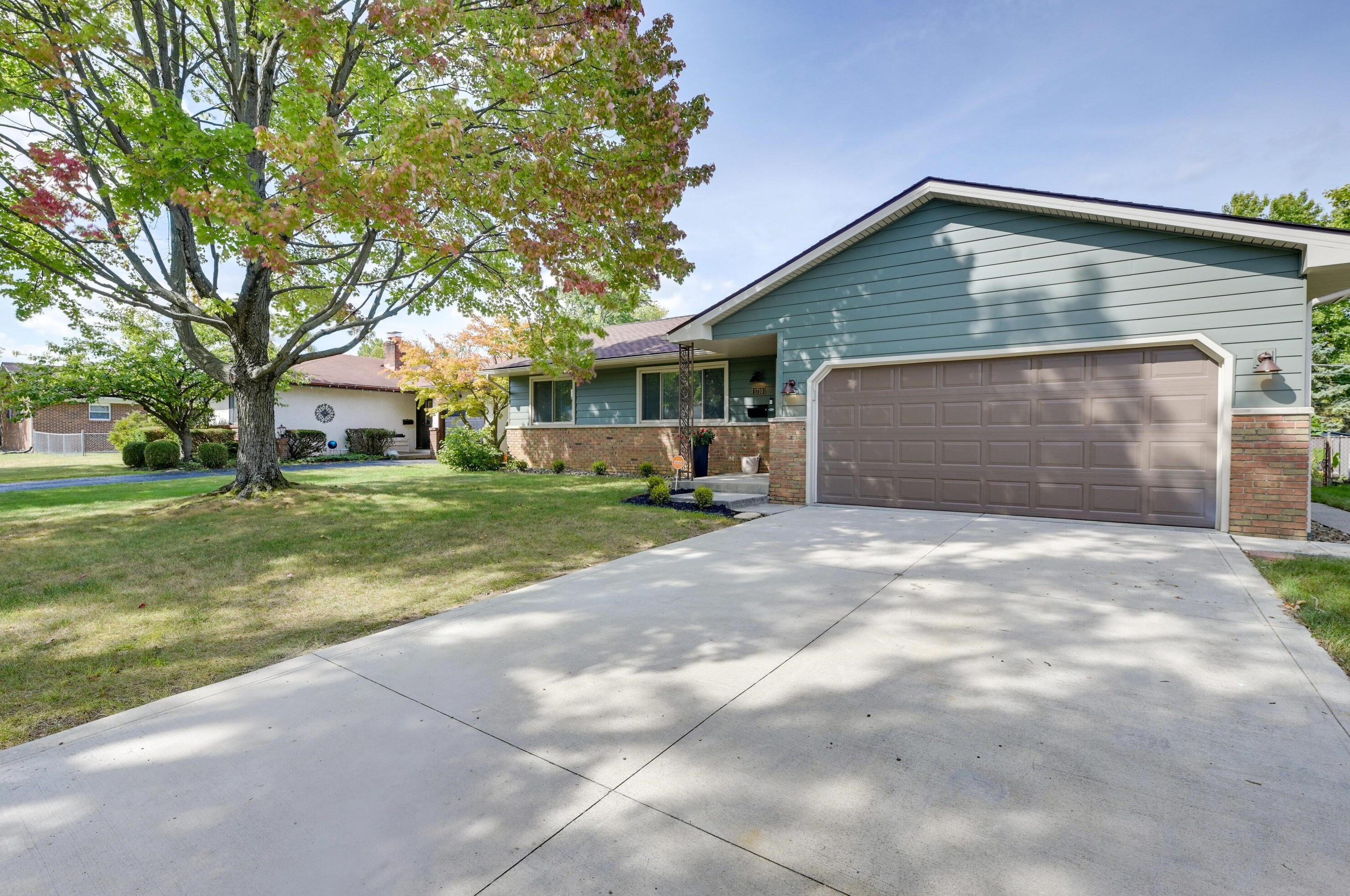 1710 Sandalwood Pl, Columbus, OH 43229-3642