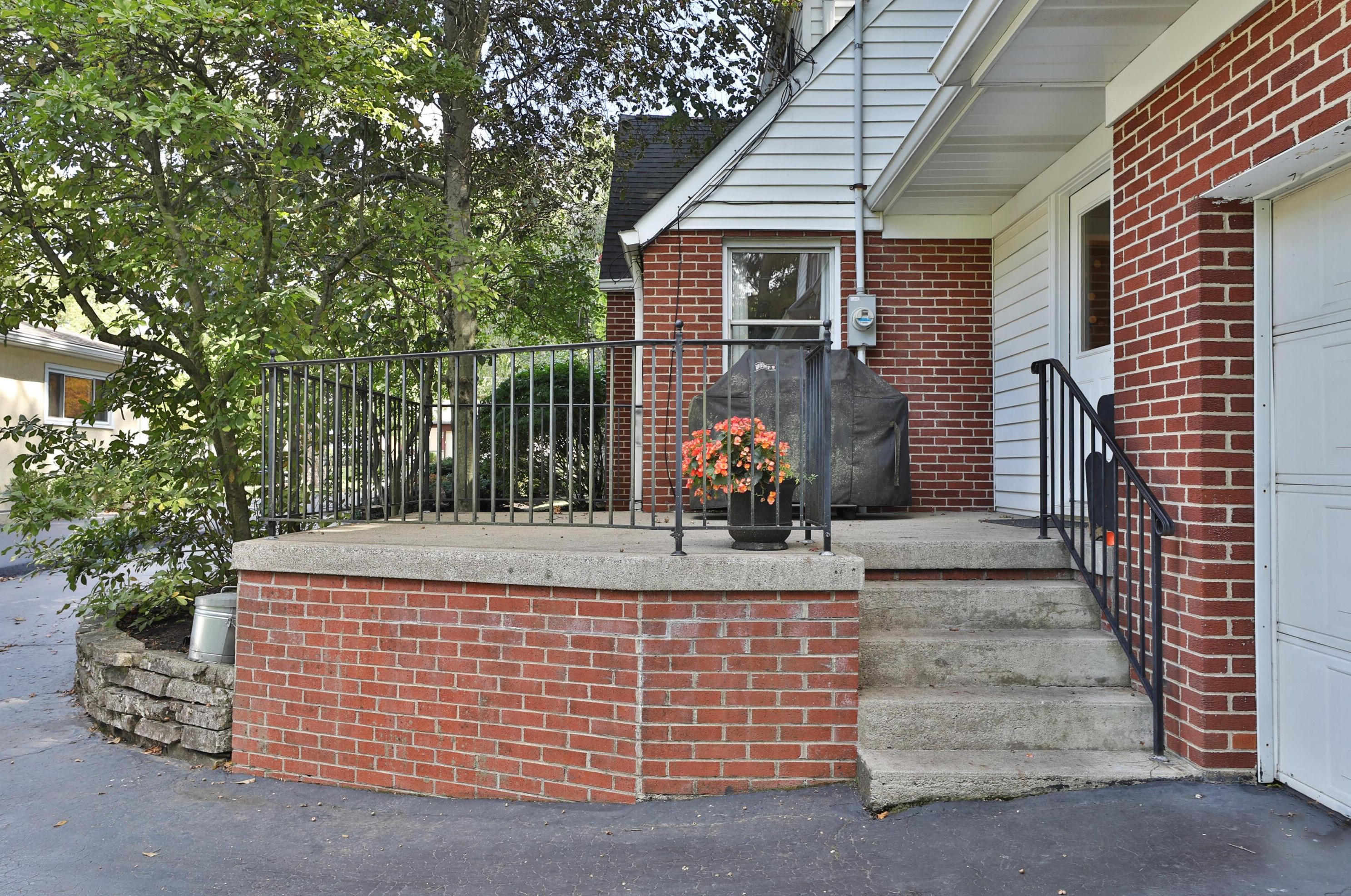 5713 Dover Ct, Columbus OH 43085-3808 exterior