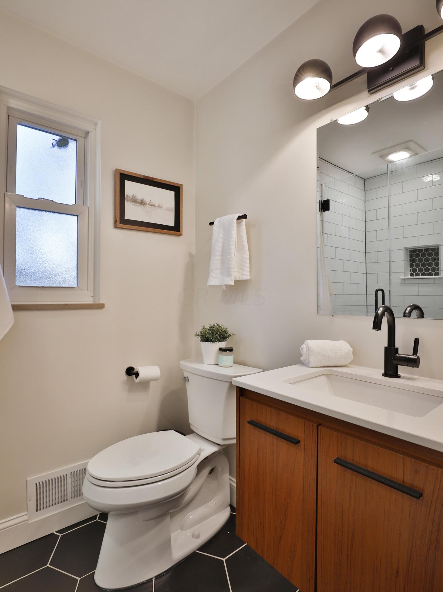 5713 Dover Ct, Columbus OH 43085-3808 exterior