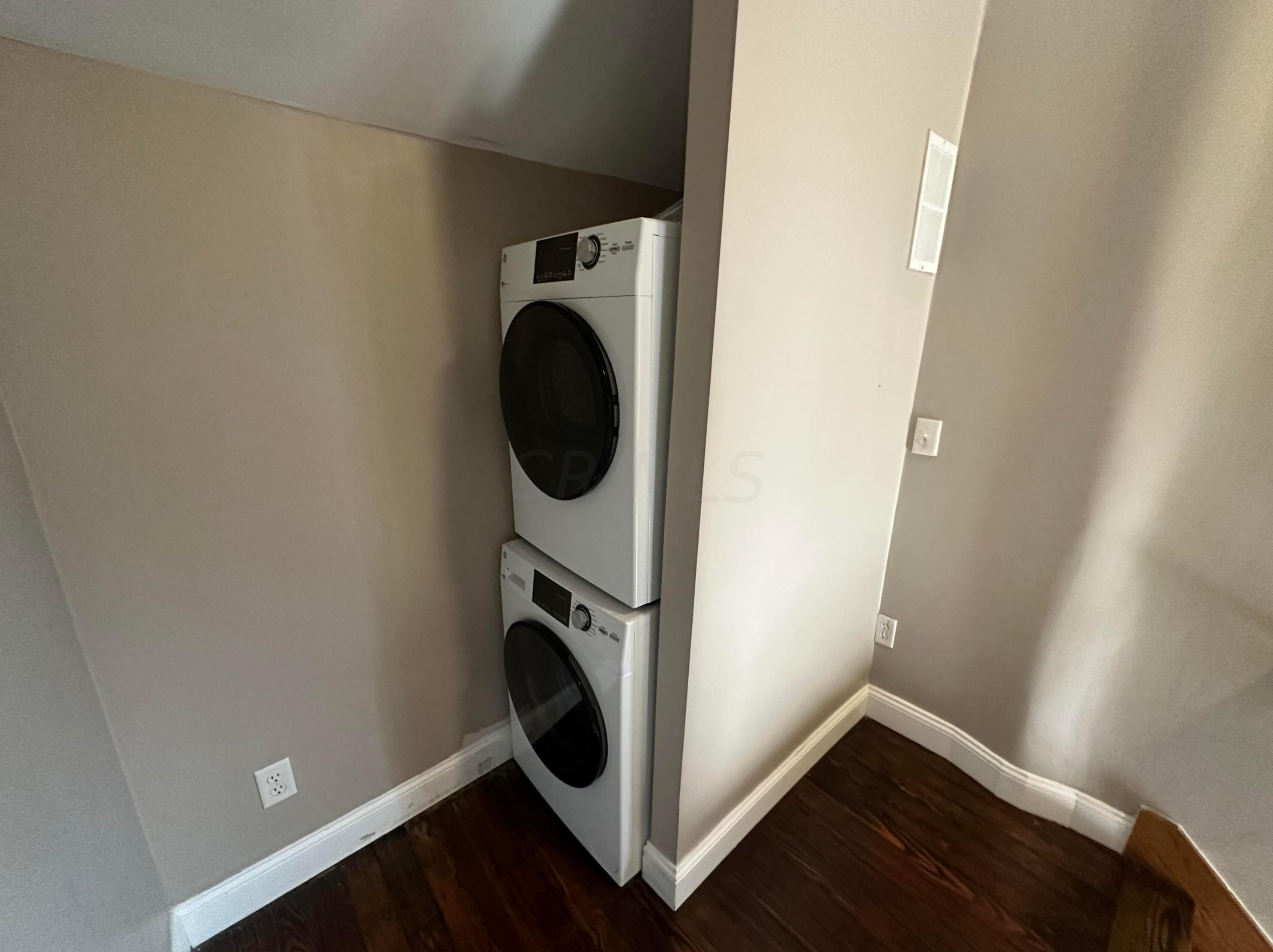 2263 Indianola Ave, Columbus OH 43202-3024 exterior