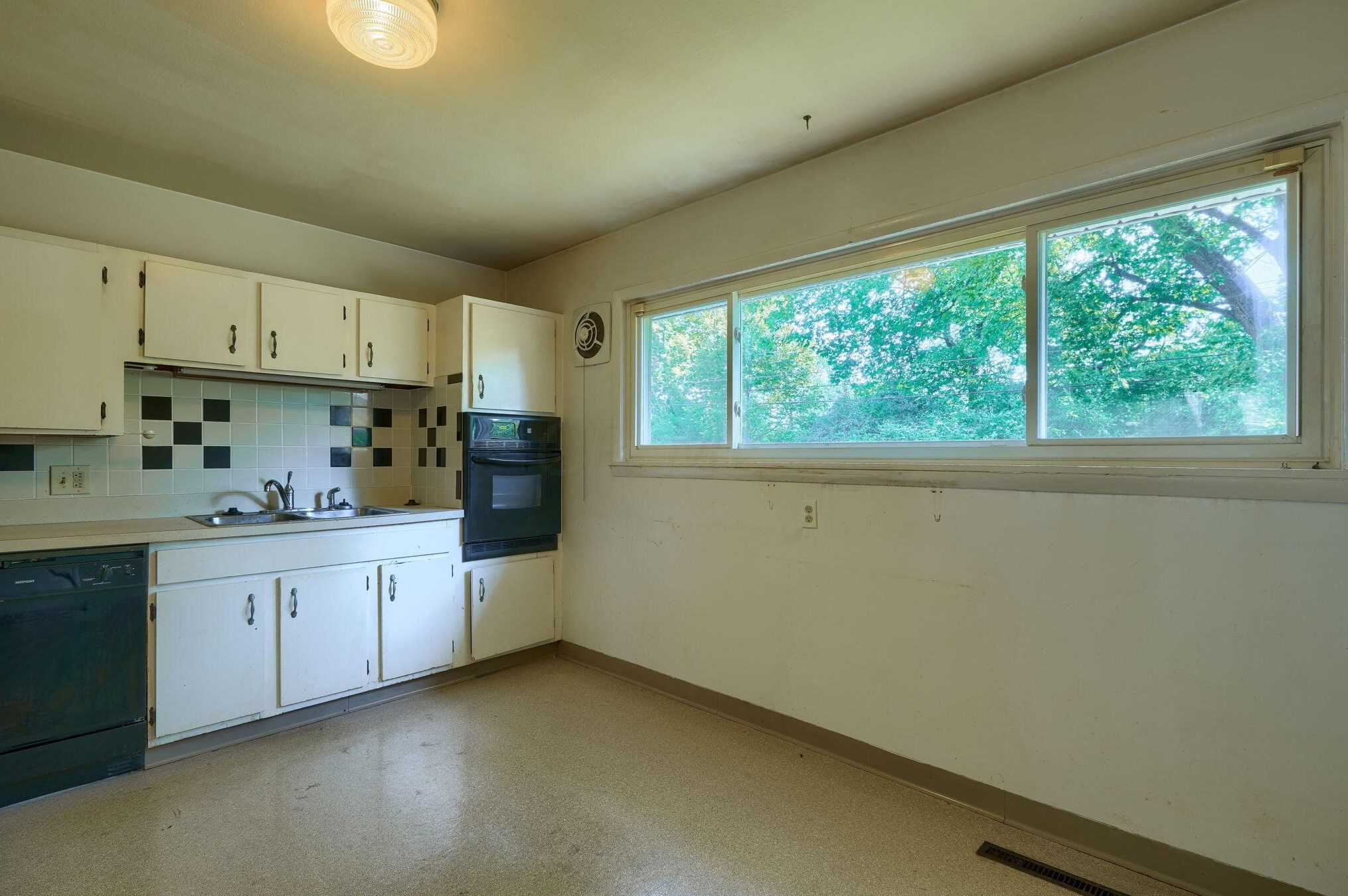 862 Afton Rd, Columbus OH 43221-1680 exterior