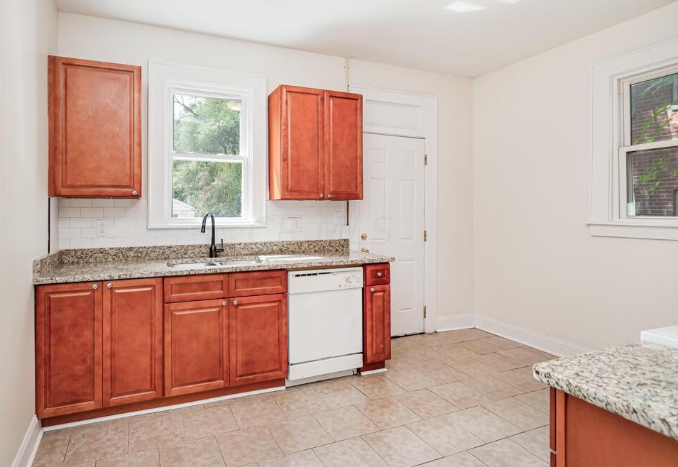 483 Hudson St, Columbus OH 43202-2704 exterior