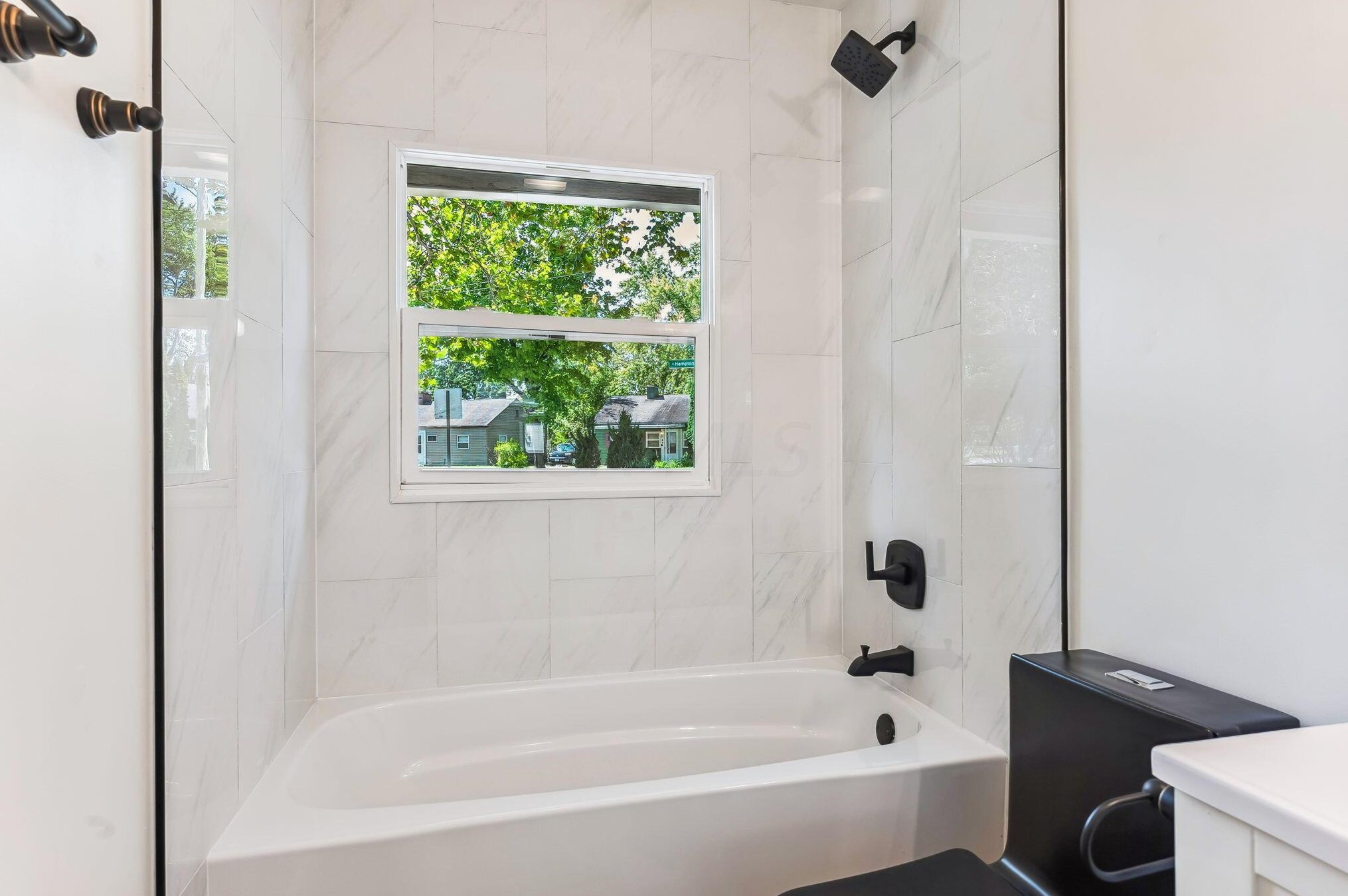 428 Hampton Rd, Columbus OH 43213-2731 exterior