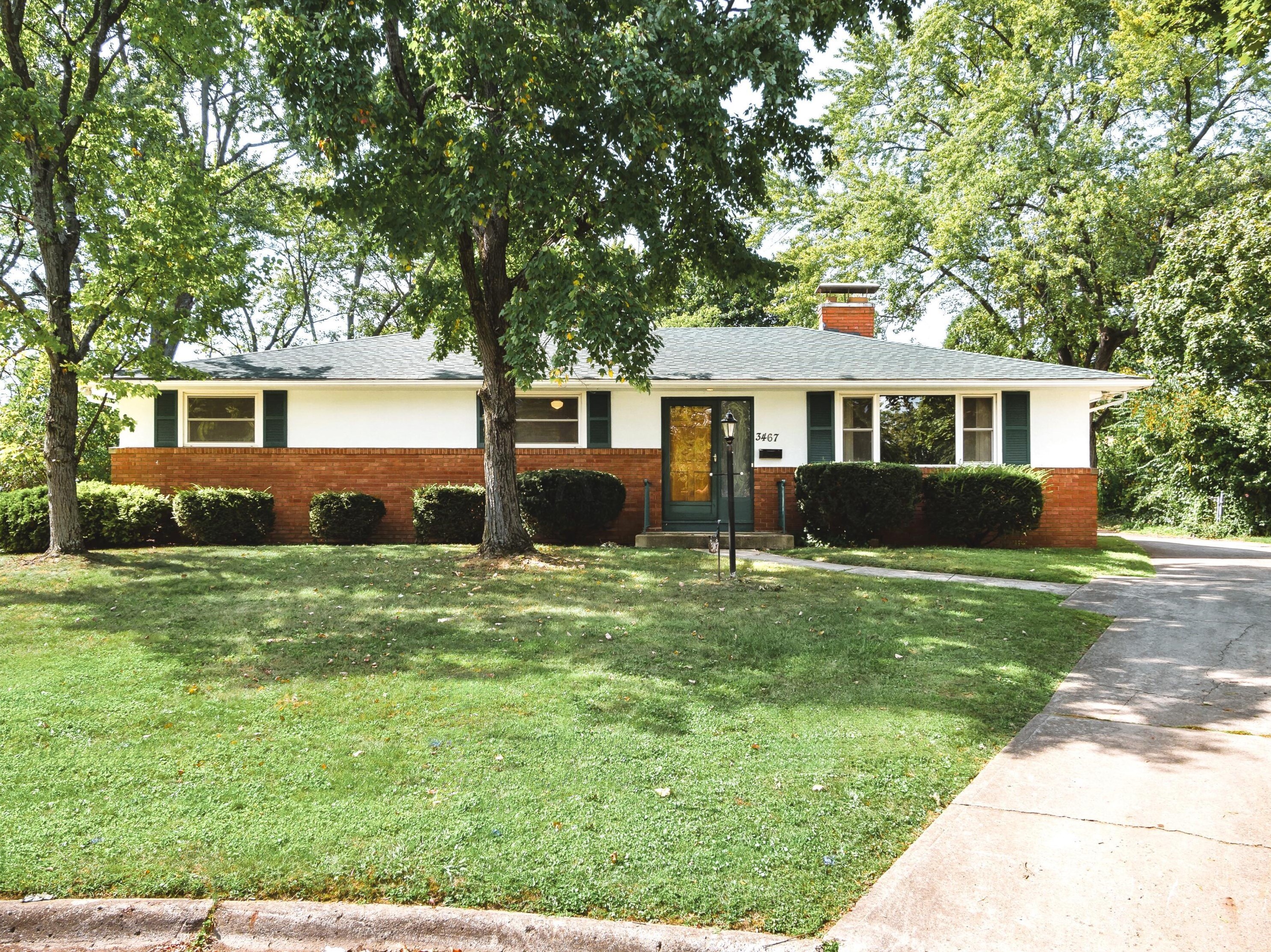 3467 Lambeth Pl, Columbus, OH 43220-5034