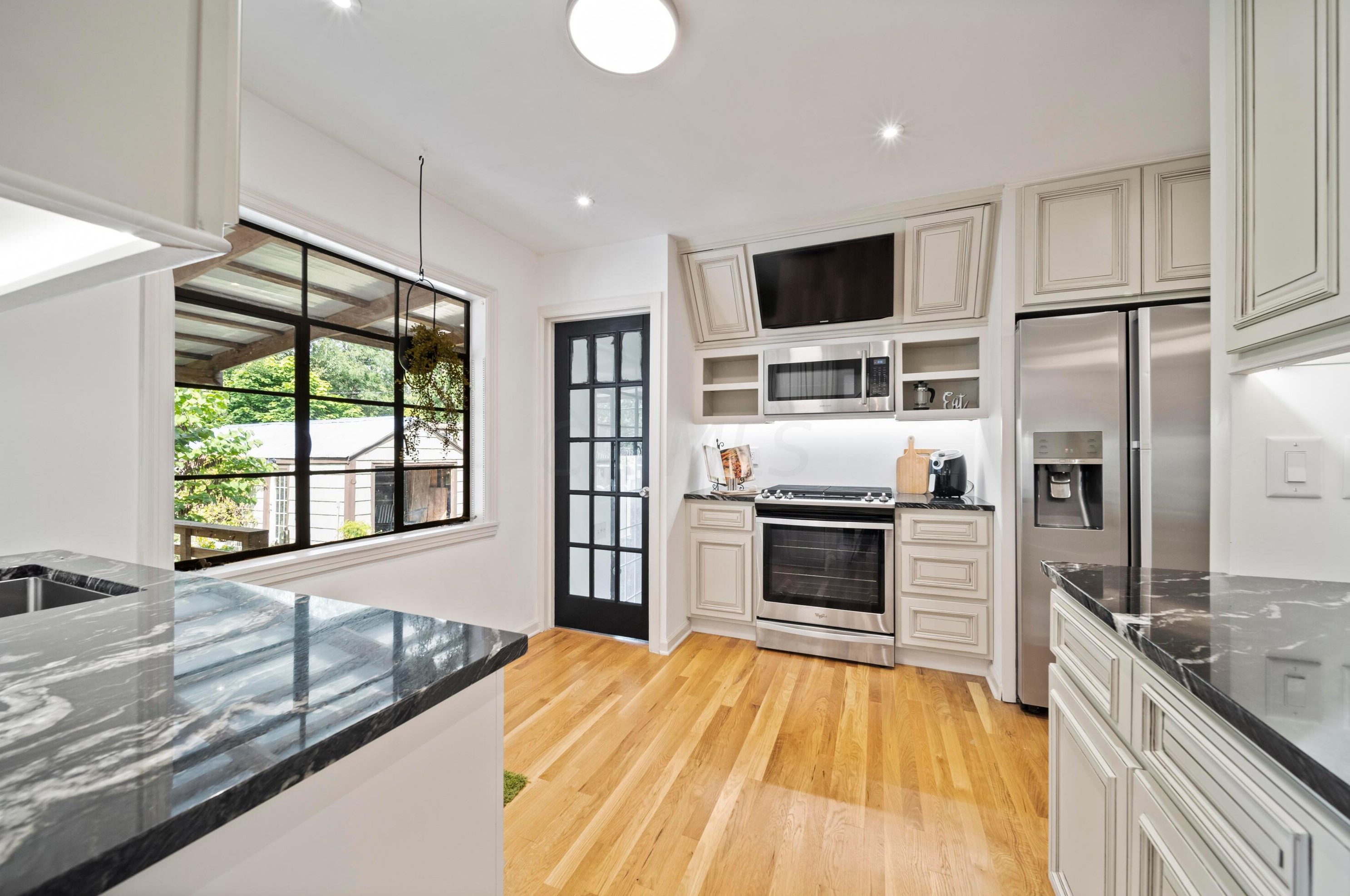 316 Cyn Dr, Columbus OH 43214-3110 exterior