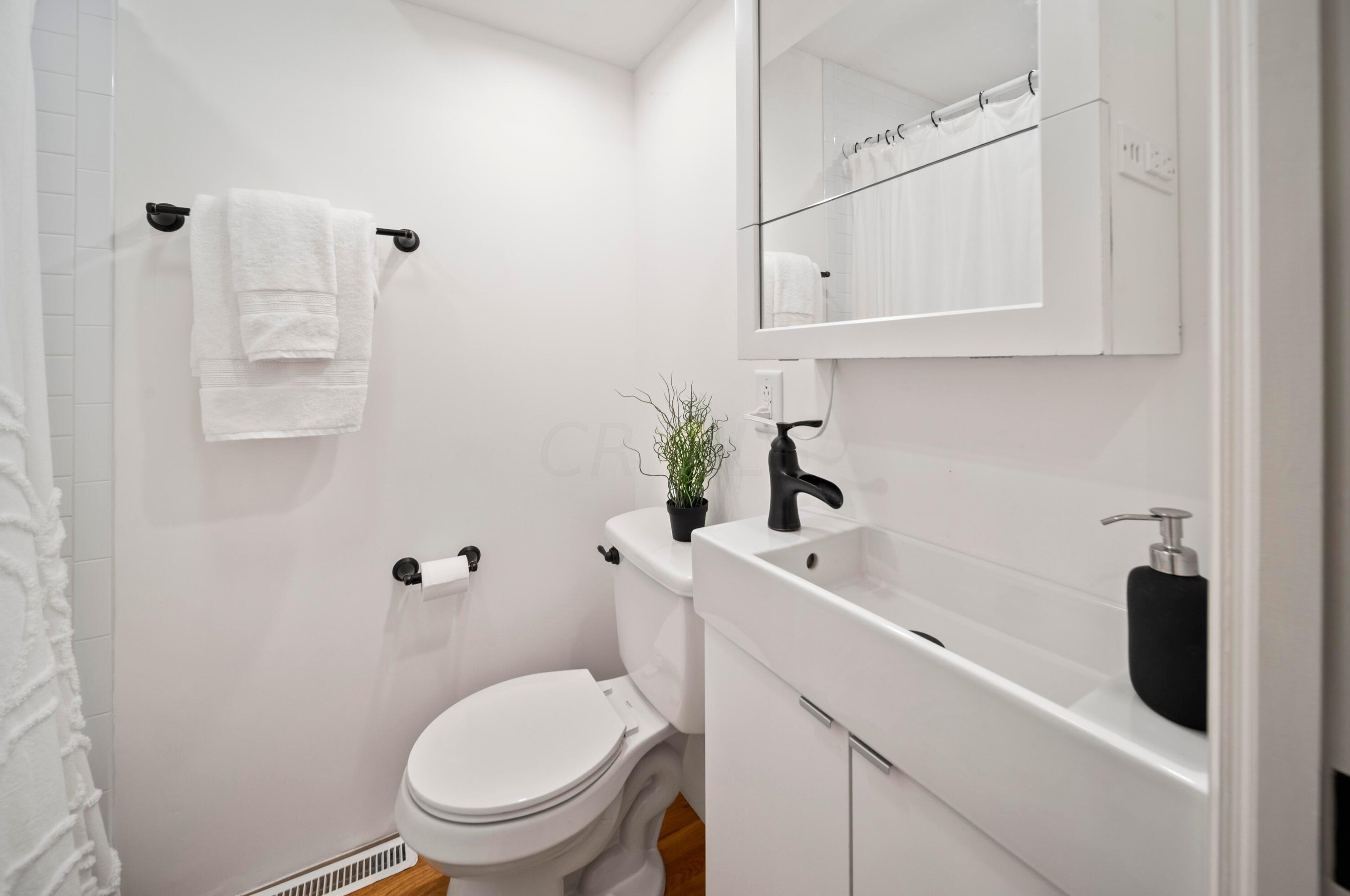 316 Cyn Dr, Columbus OH 43214-3110 exterior