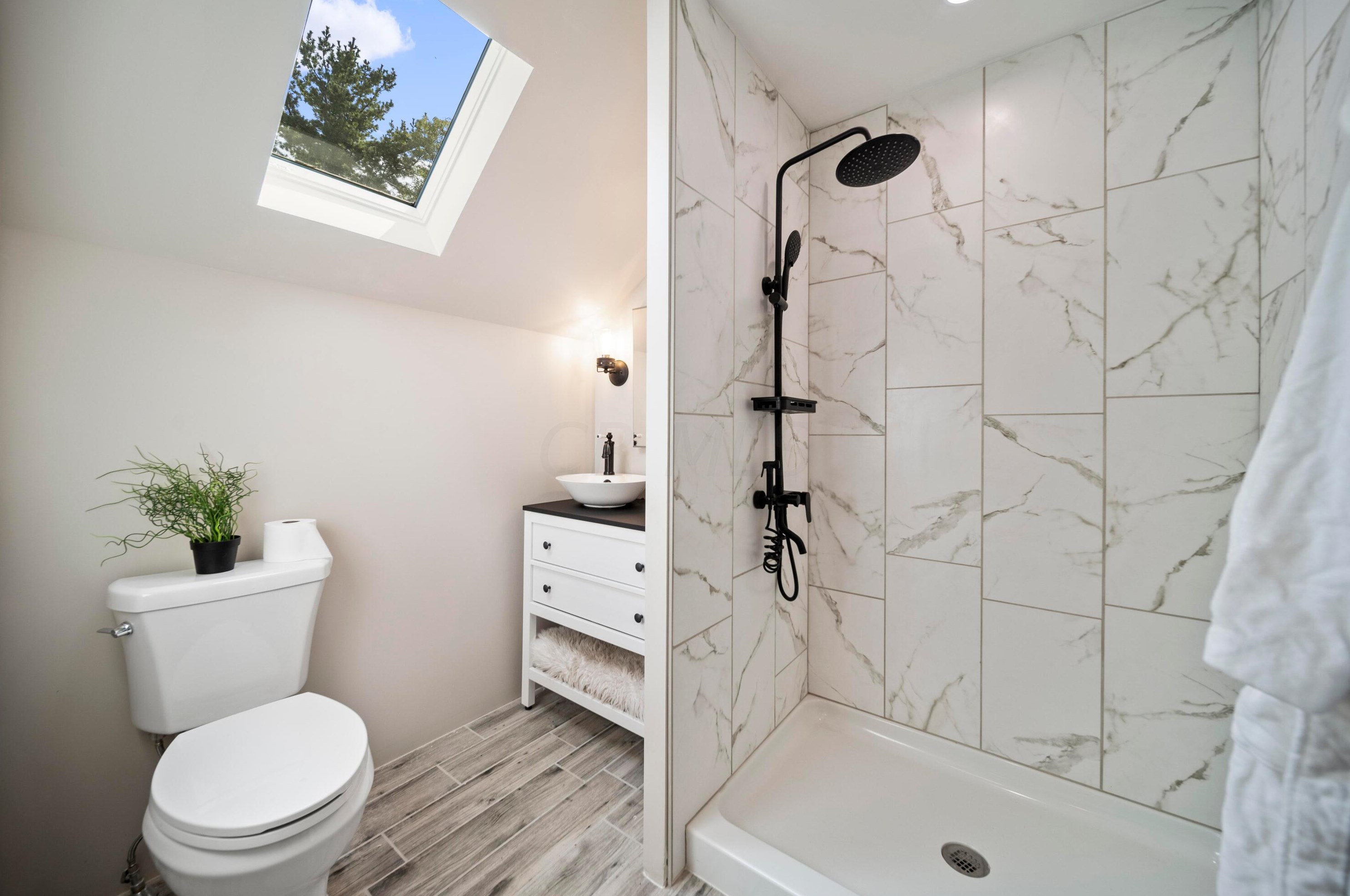 316 Cyn Dr, Columbus OH 43214-3110 exterior