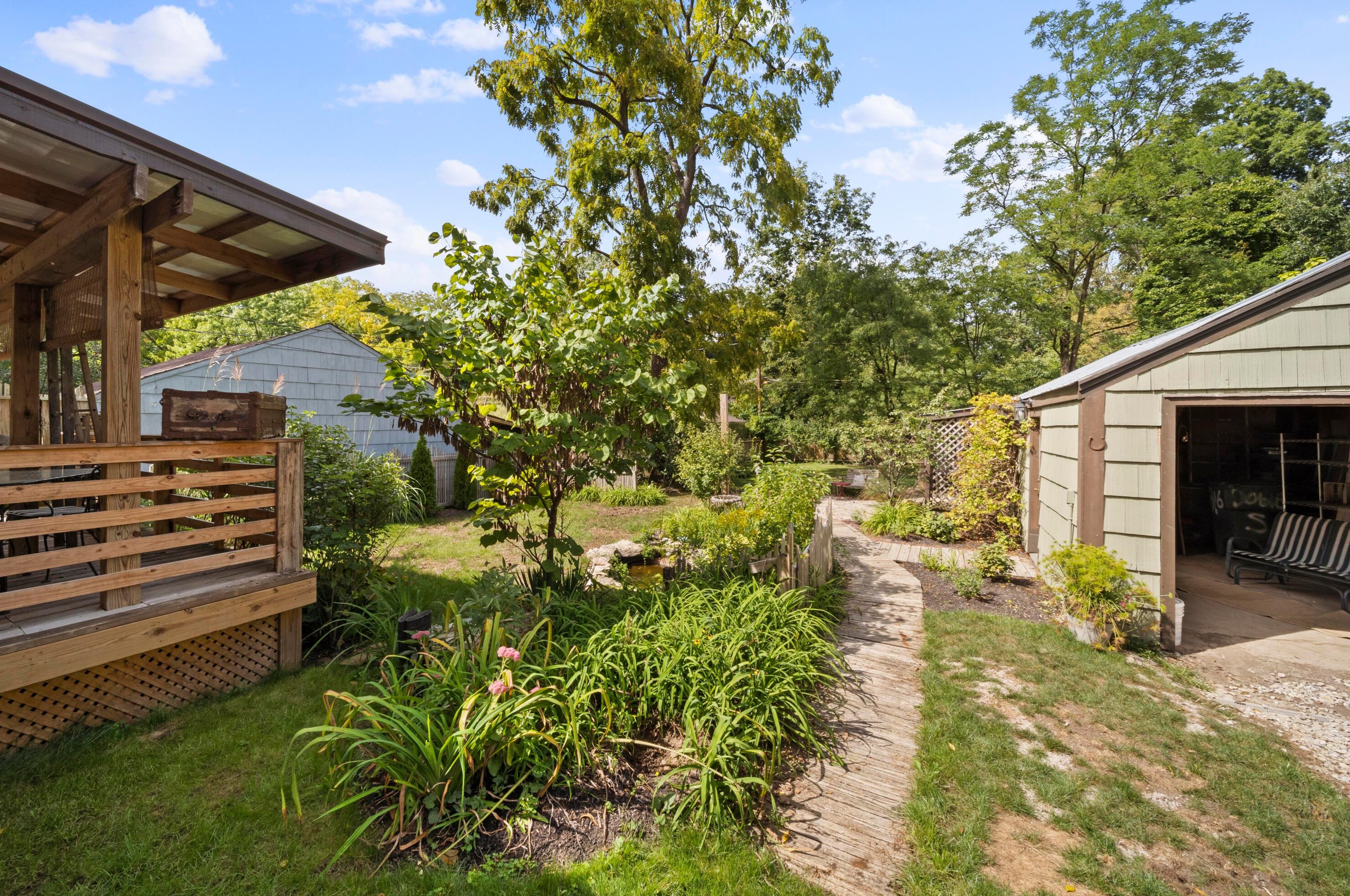 316 Cyn Dr, Columbus OH 43214-3110 exterior