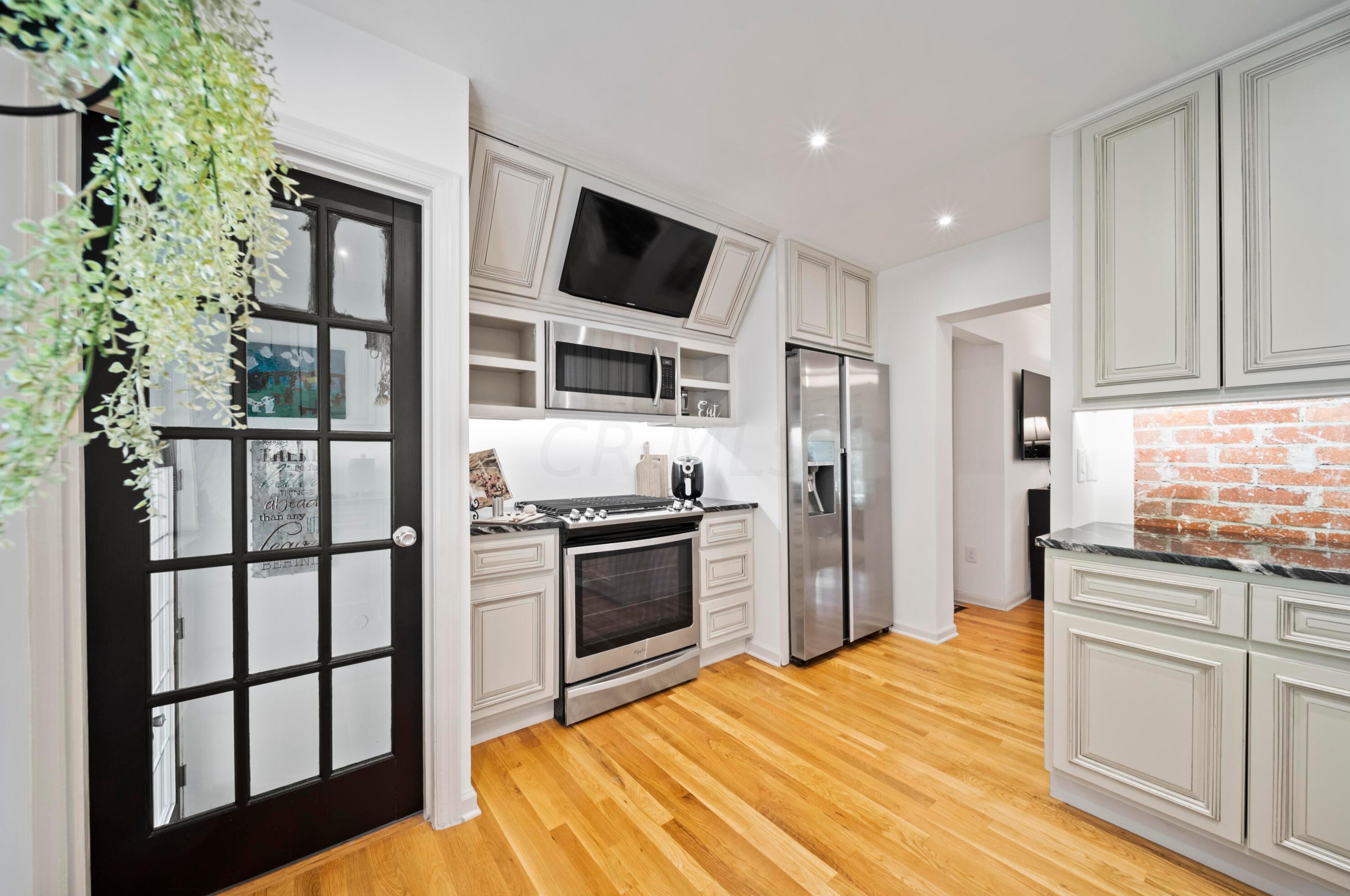 316 Cyn Dr, Columbus OH 43214-3110 exterior