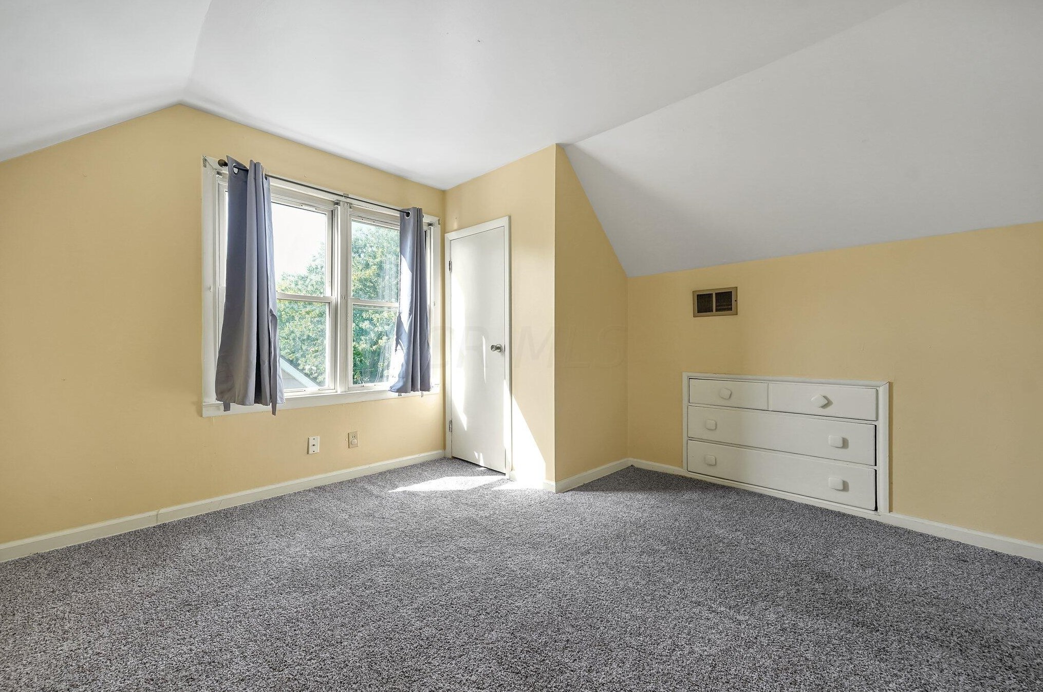 1879 Jermain Dr, Columbus OH  43219-1225 exterior