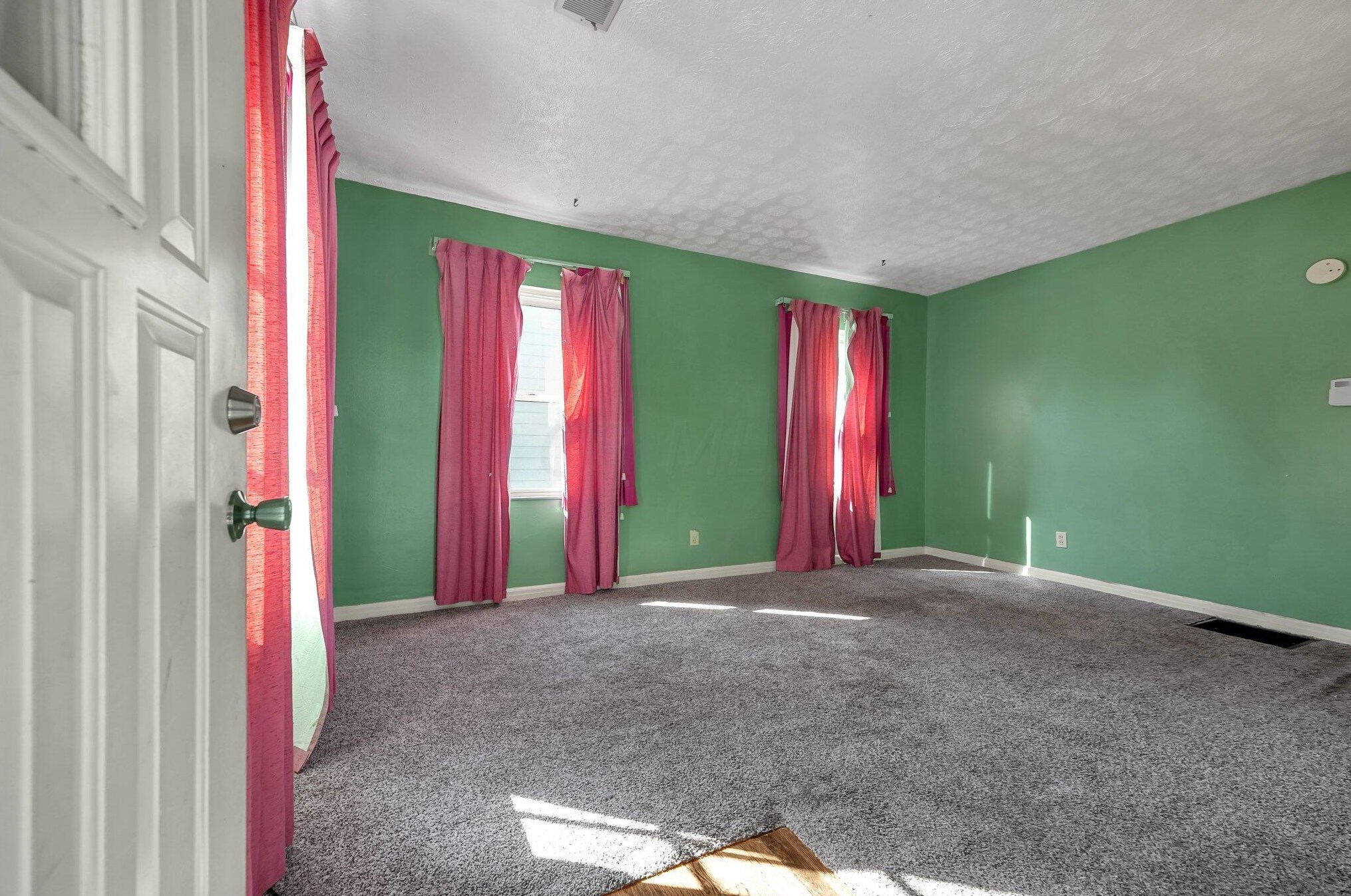 1879 Jermain Dr, Columbus OH  43219-1225 exterior