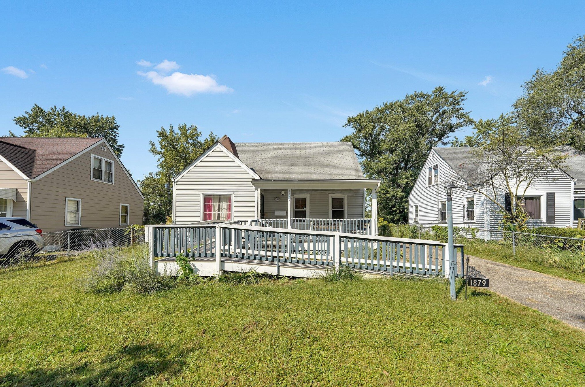 1879 Jermain Dr, Columbus OH  43219-1225 exterior