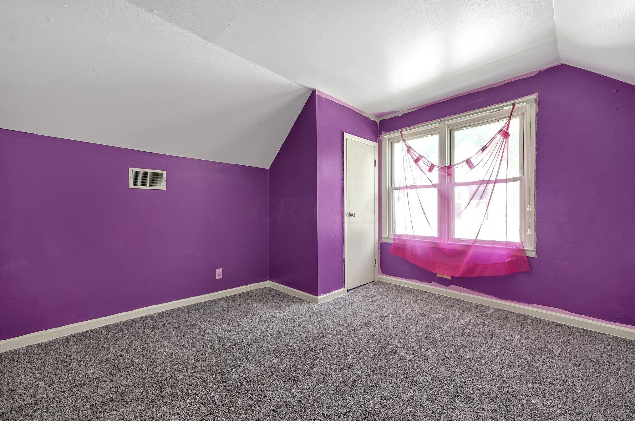 1879 Jermain Dr, Columbus OH  43219-1225 exterior