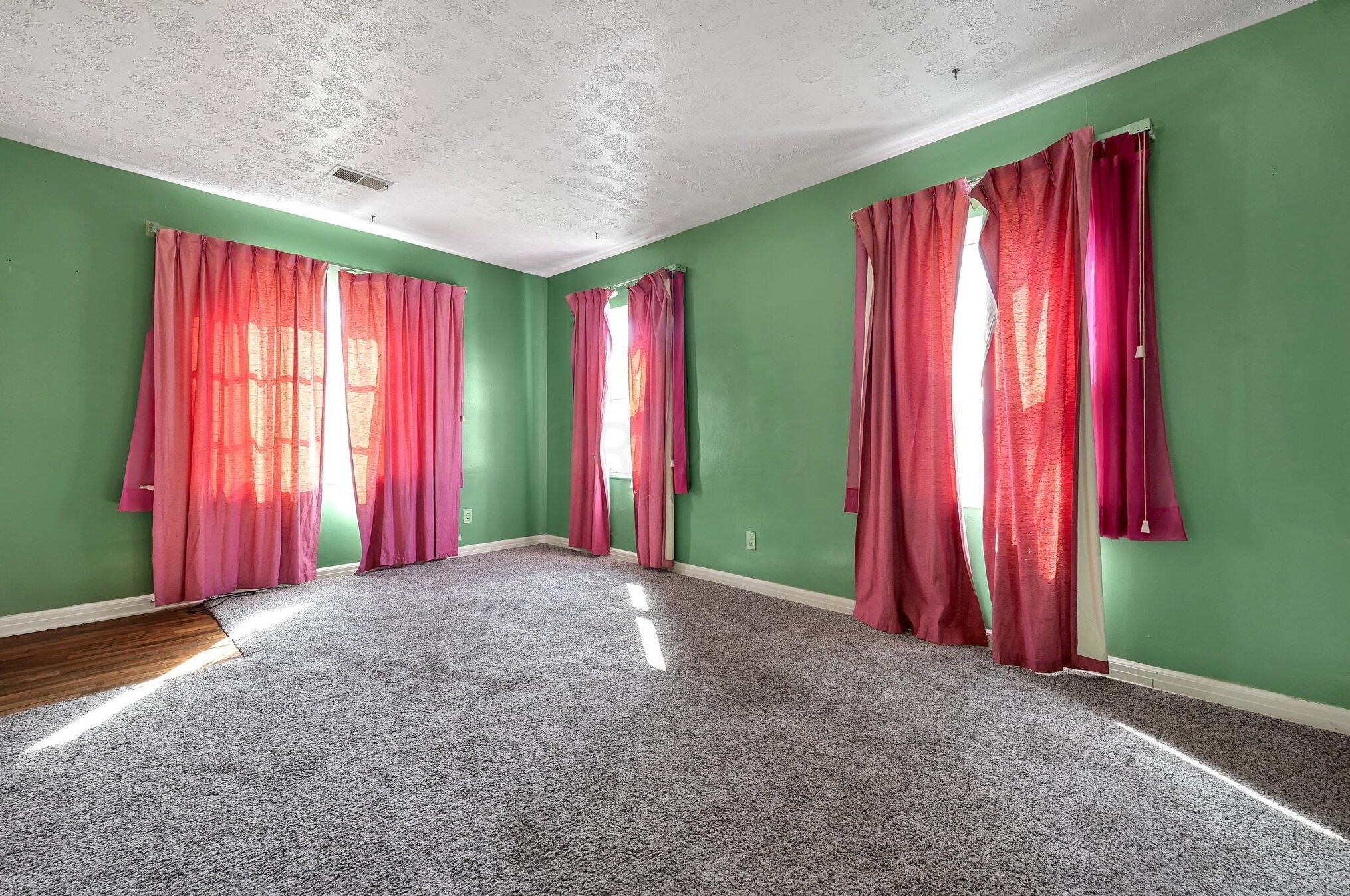 1879 Jermain Dr, Columbus OH  43219-1225 exterior