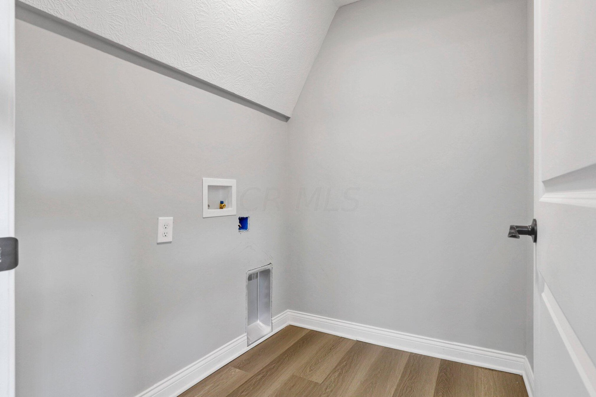 5241 Fullerton Dr, Columbus OH 43232-6217 exterior