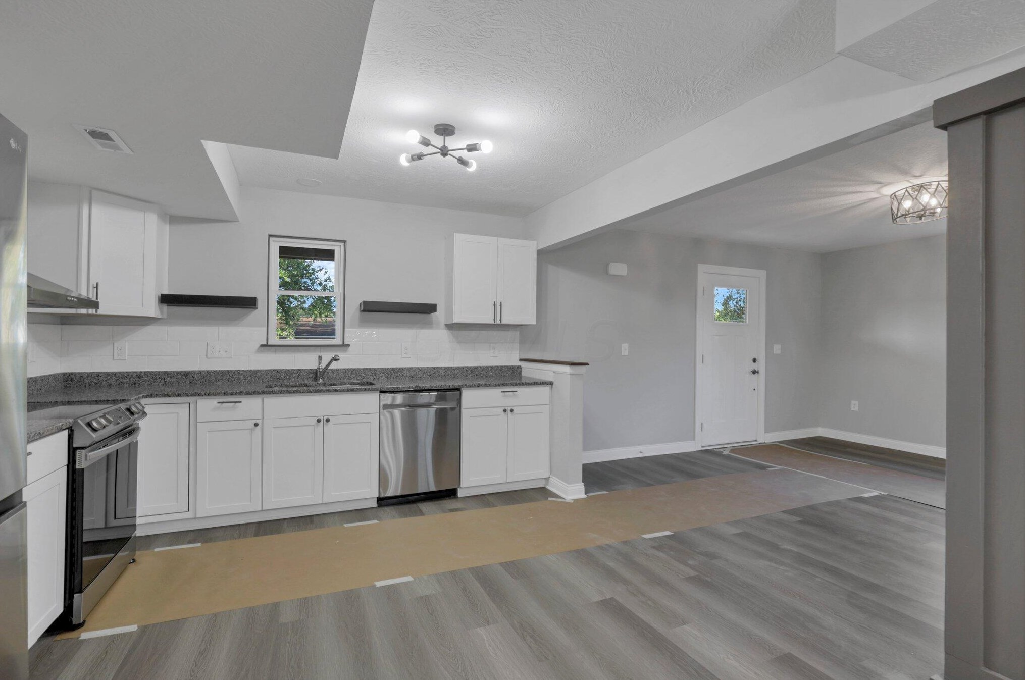 5241 Fullerton Dr, Columbus OH 43232-6217 exterior