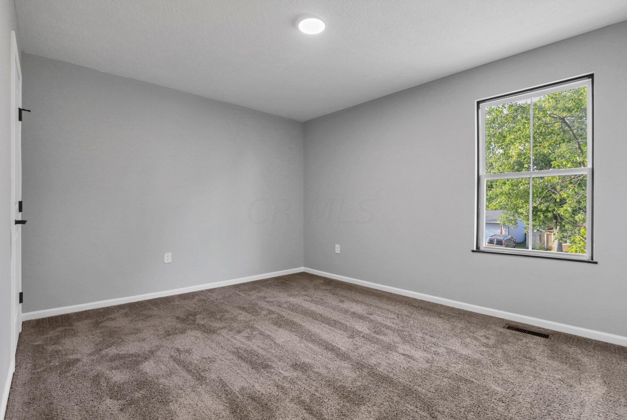 5241 Fullerton Dr, Columbus OH 43232-6217 exterior