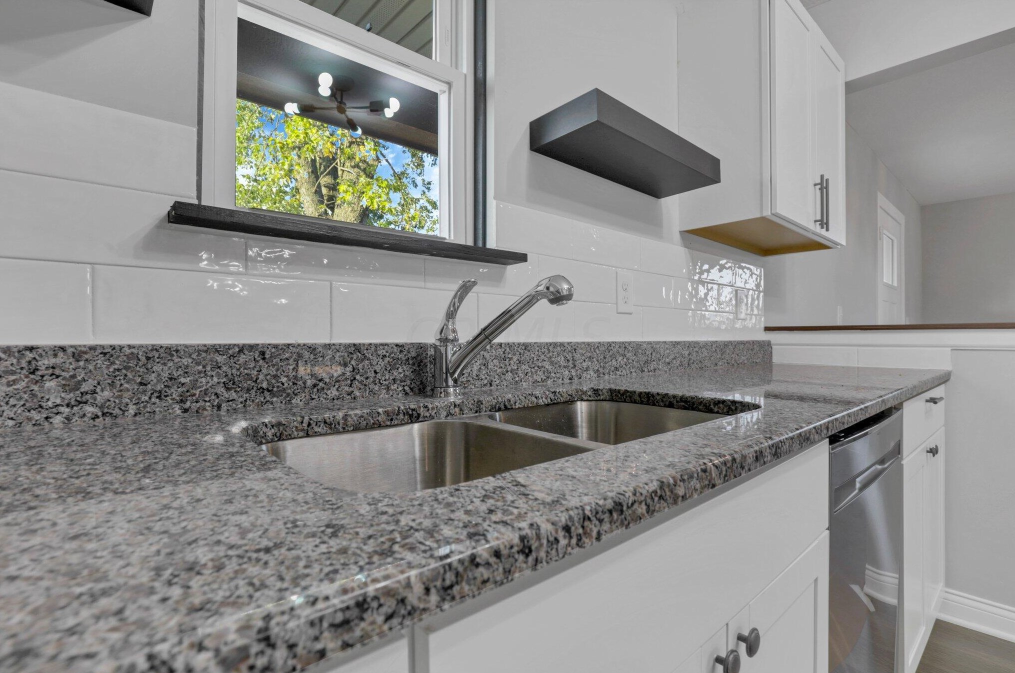 5241 Fullerton Dr, Columbus OH 43232-6217 exterior