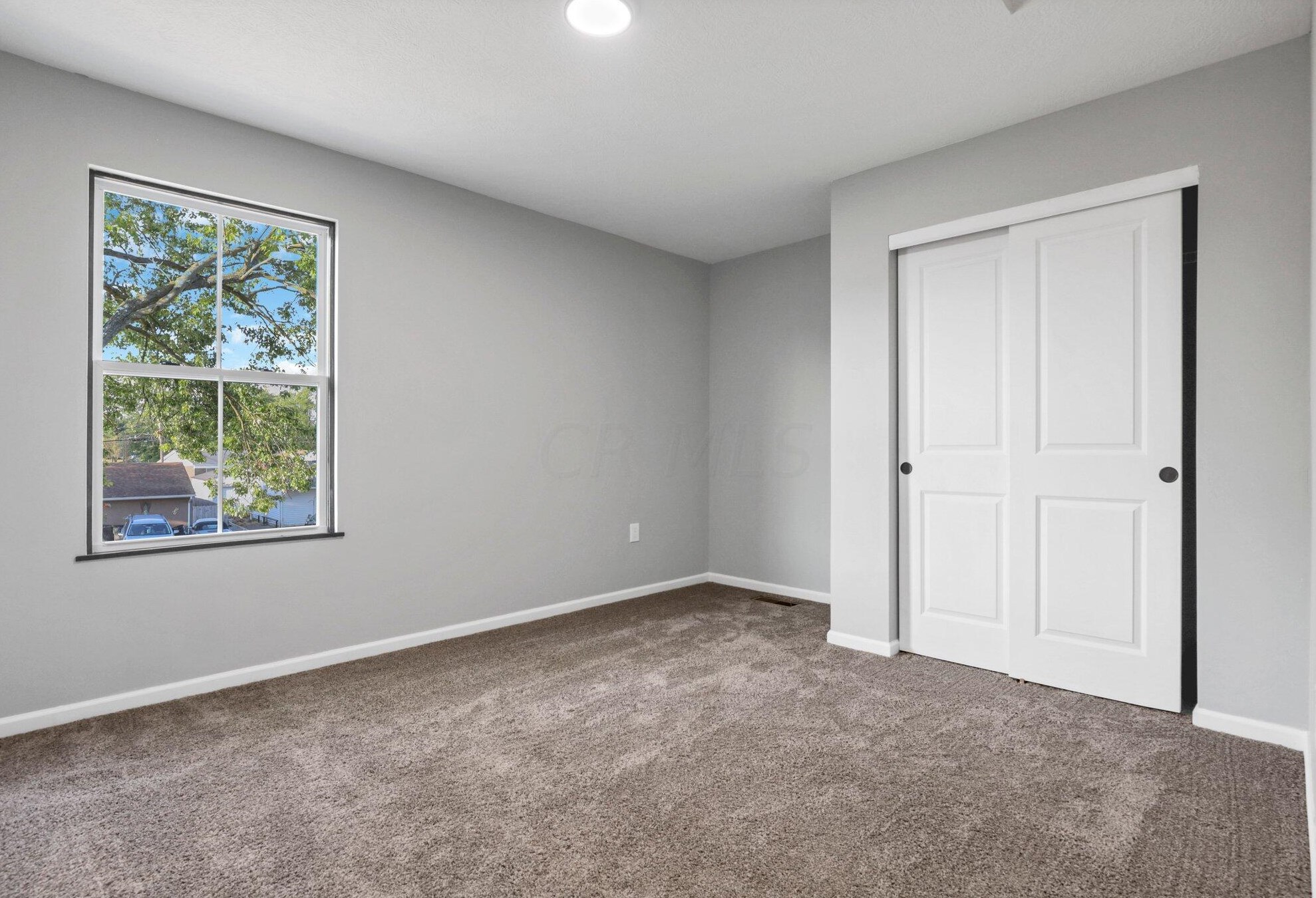 5241 Fullerton Dr, Columbus OH 43232-6217 exterior