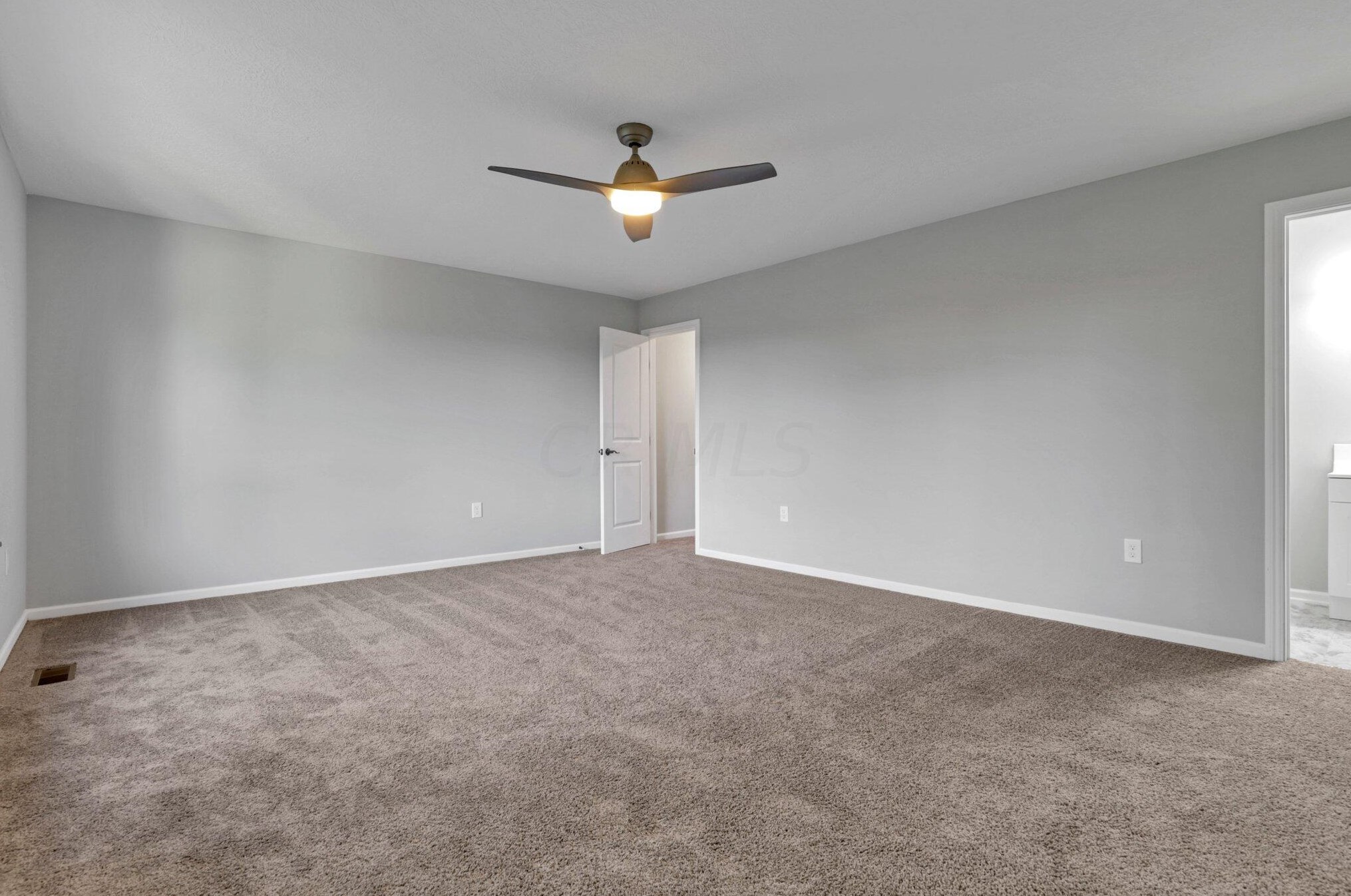 5241 Fullerton Dr, Columbus OH 43232-6217 exterior