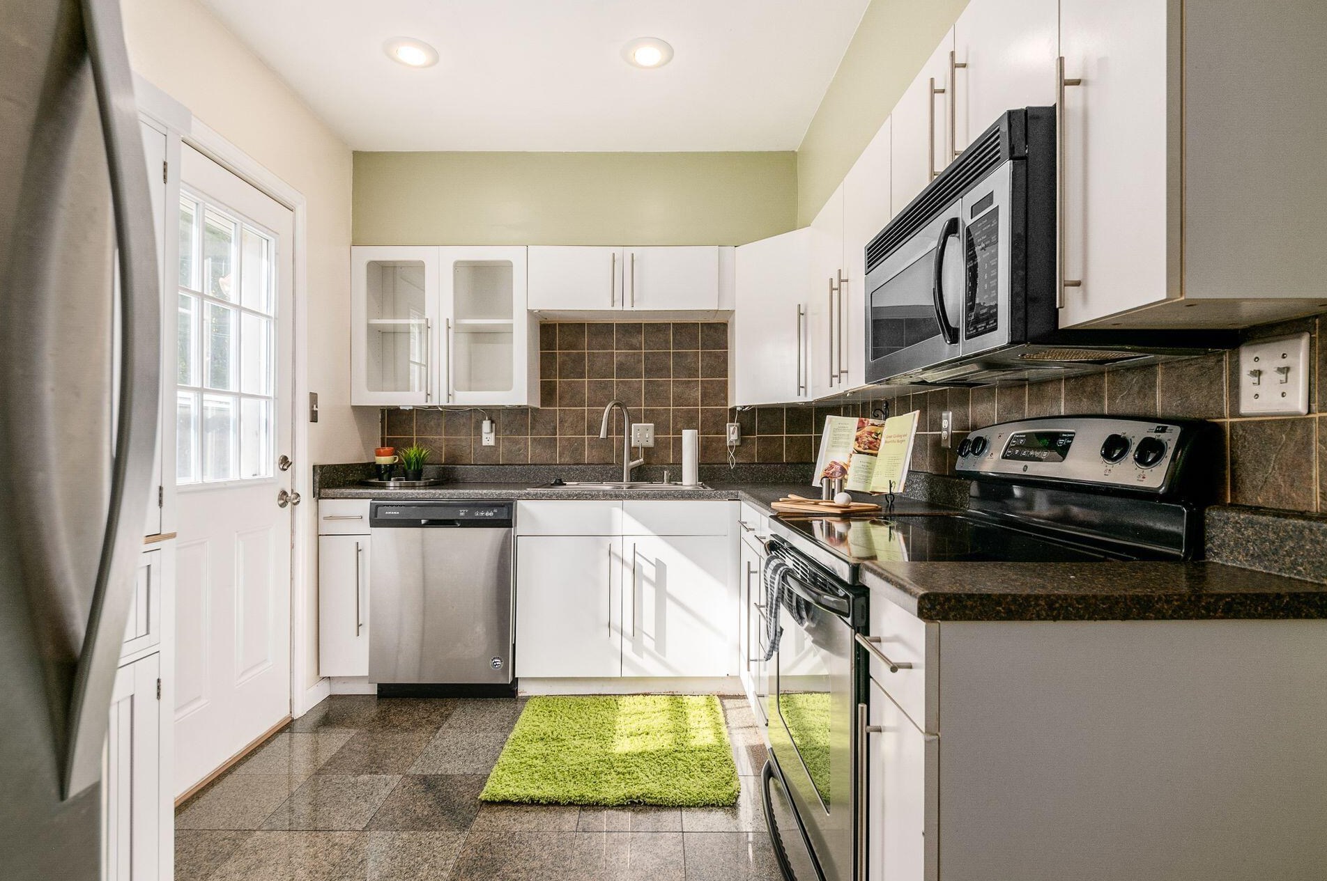 1791 Hess Blvd, Columbus OH 43212-1418 exterior