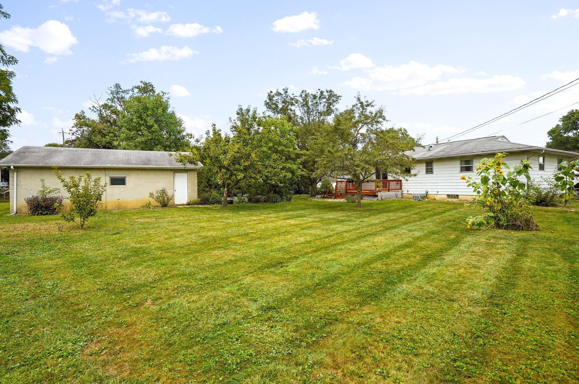 433 Flintwood Dr, Columbus OH 43230-2020 exterior