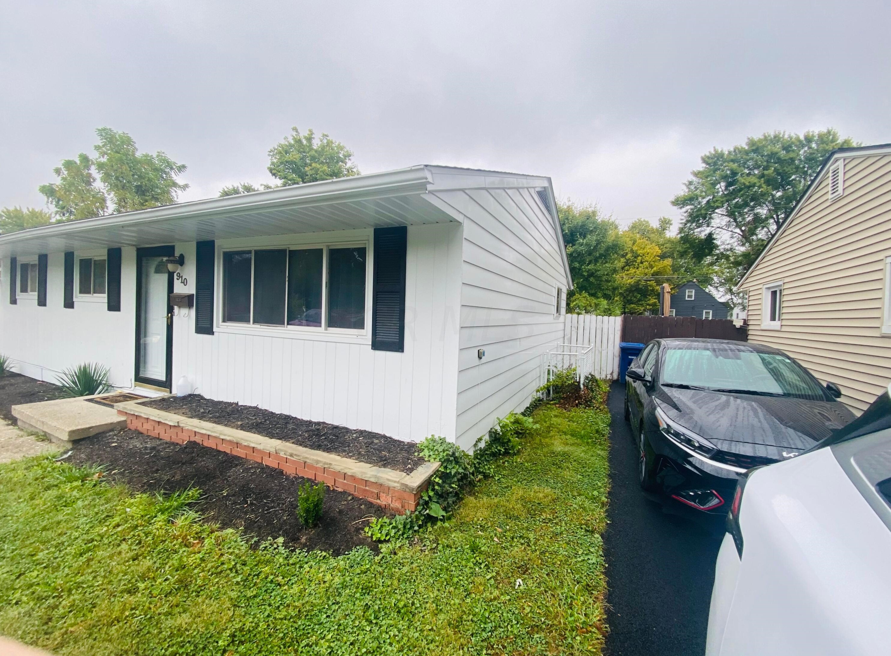 910 Byron Ave, Columbus OH  43227-1005 exterior