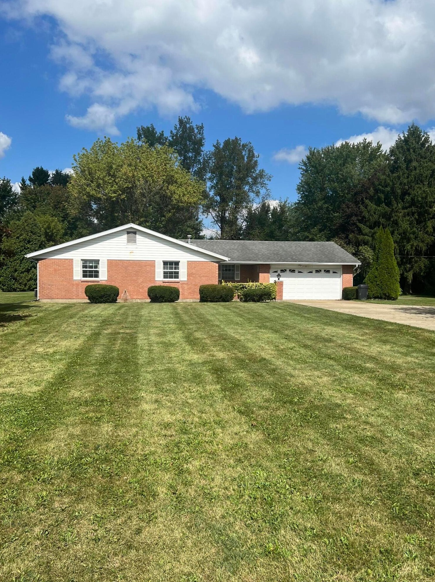 670 E Possum Rd, Springfield, OH 45502