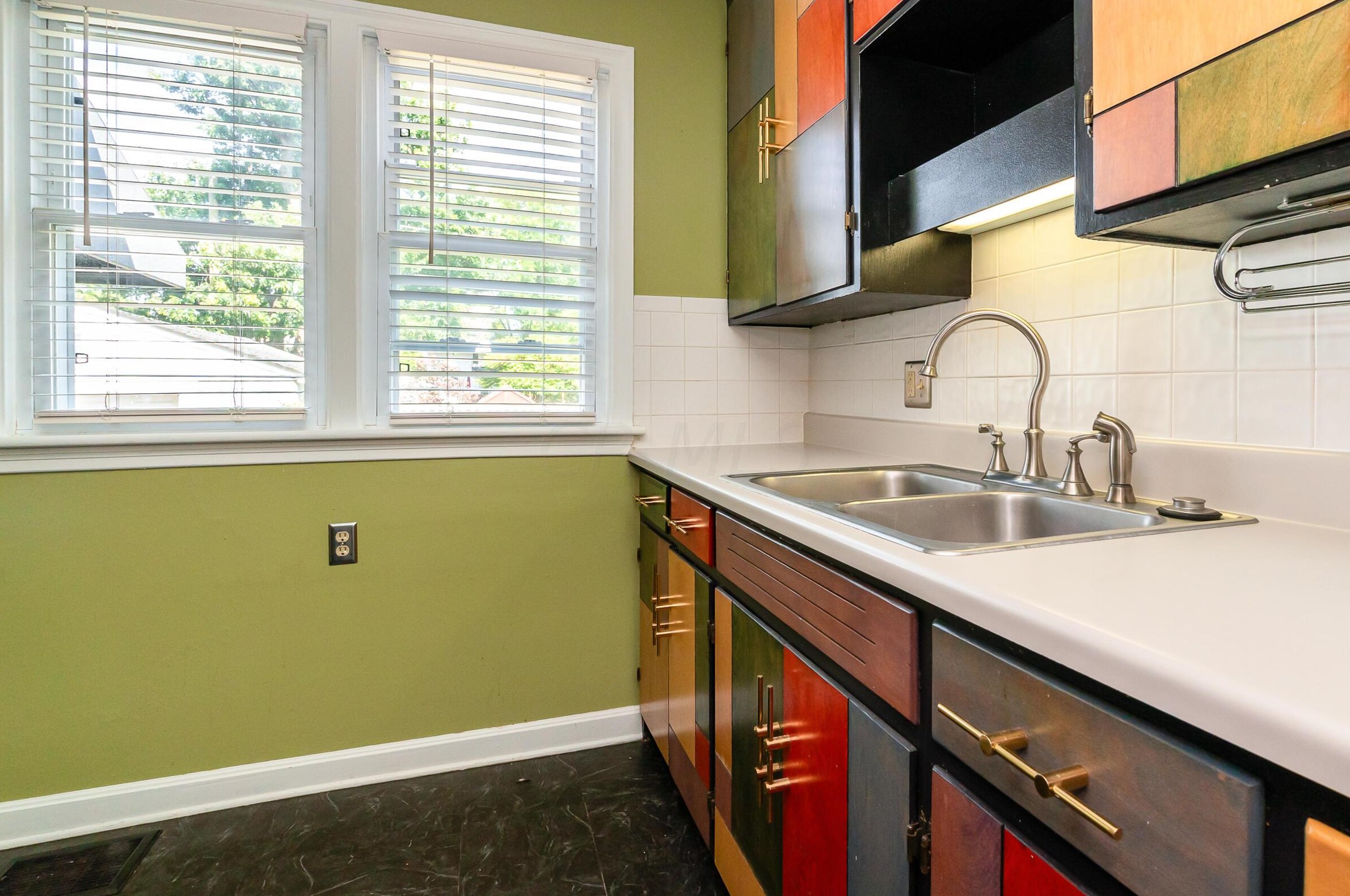 330 Weisheimer Rd, Columbus OH 43214-2146 exterior