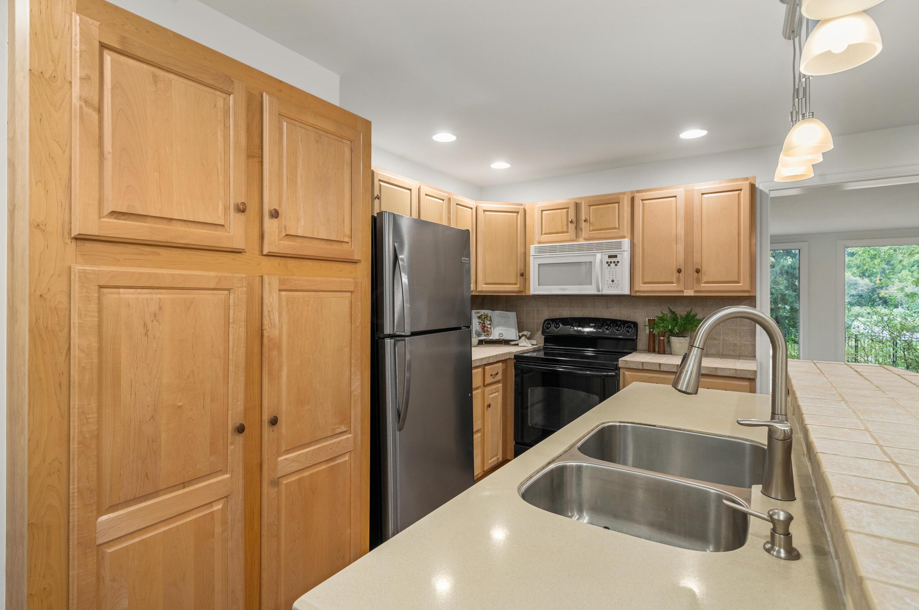 149 Ceramic Dr, Columbus OH 43214-3003 exterior