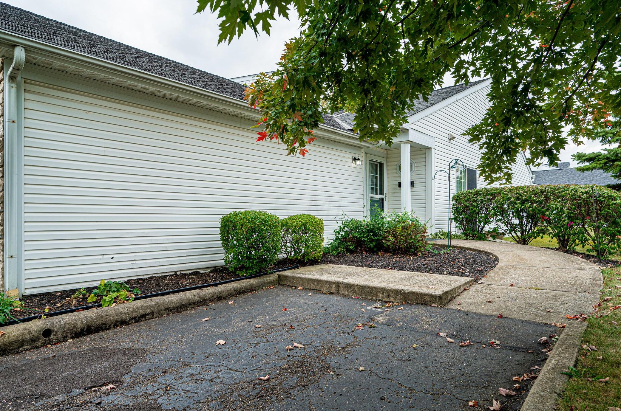 1973 Hoadley Dr, Columbus OH  43228-6493 exterior