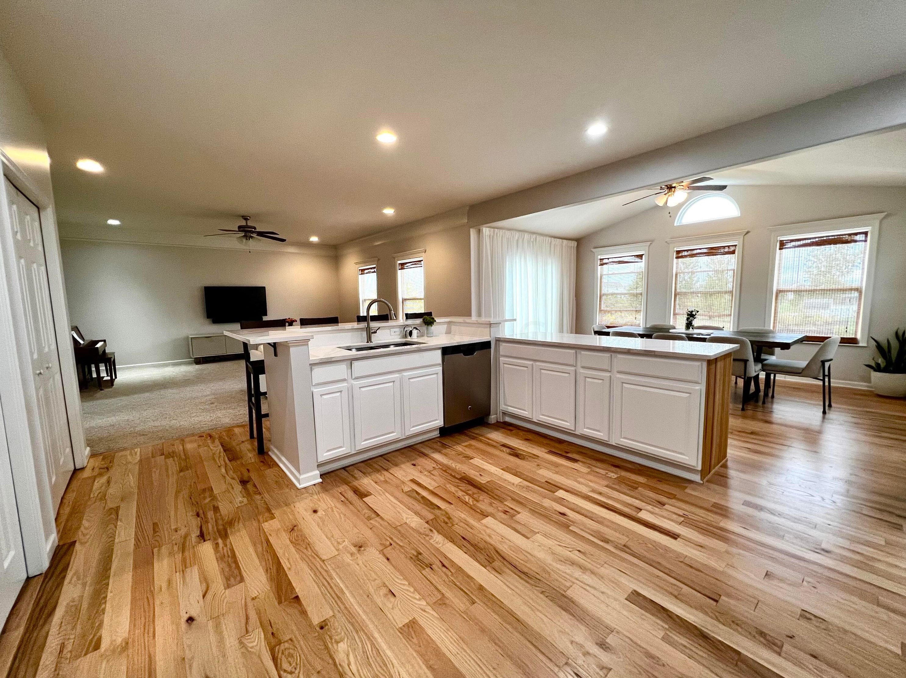 1086 Hartford Ln, London, OH 43140