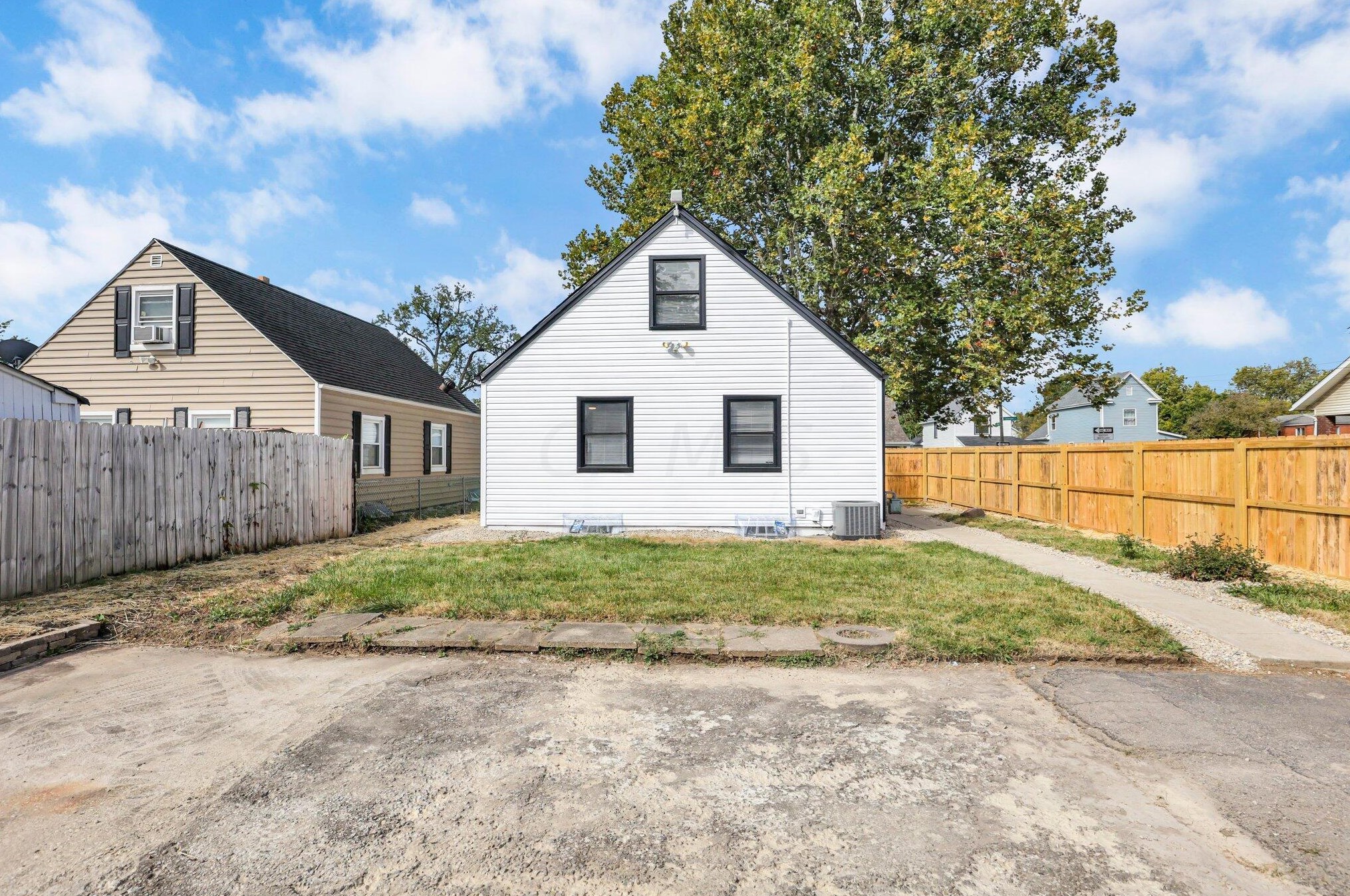 188 Clarendon Ave, Columbus OH 43223-1007 exterior