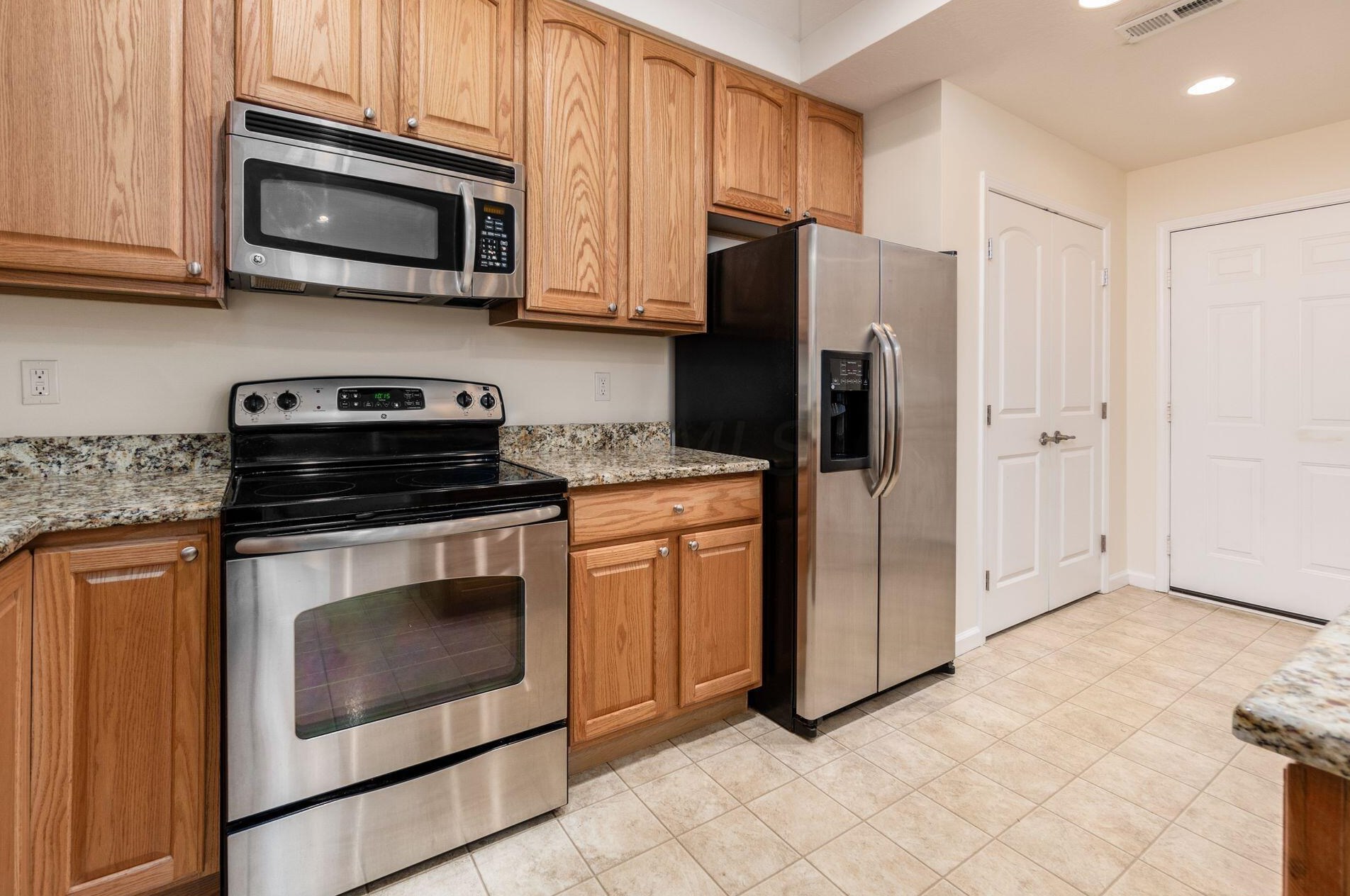 7965 Ravine Run Ln, Columbus OH 43235-6456 exterior