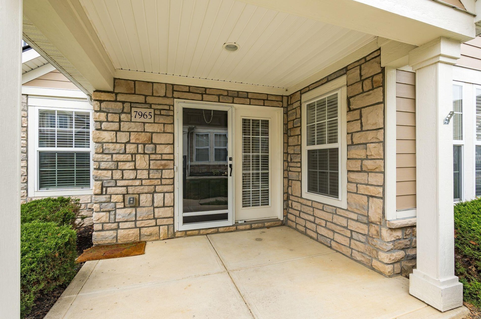 7965 Ravine Run Ln, Columbus, OH 43235-6456