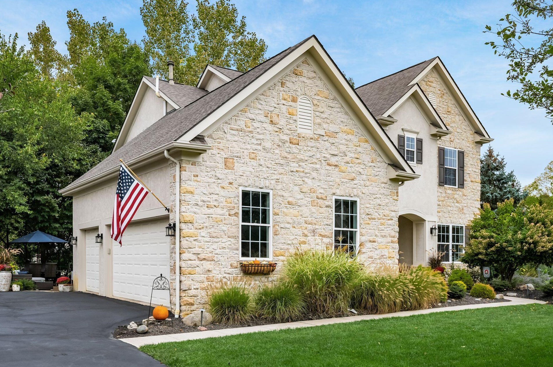 5135 Manor Ridge Ct, Westerville, OH 43082