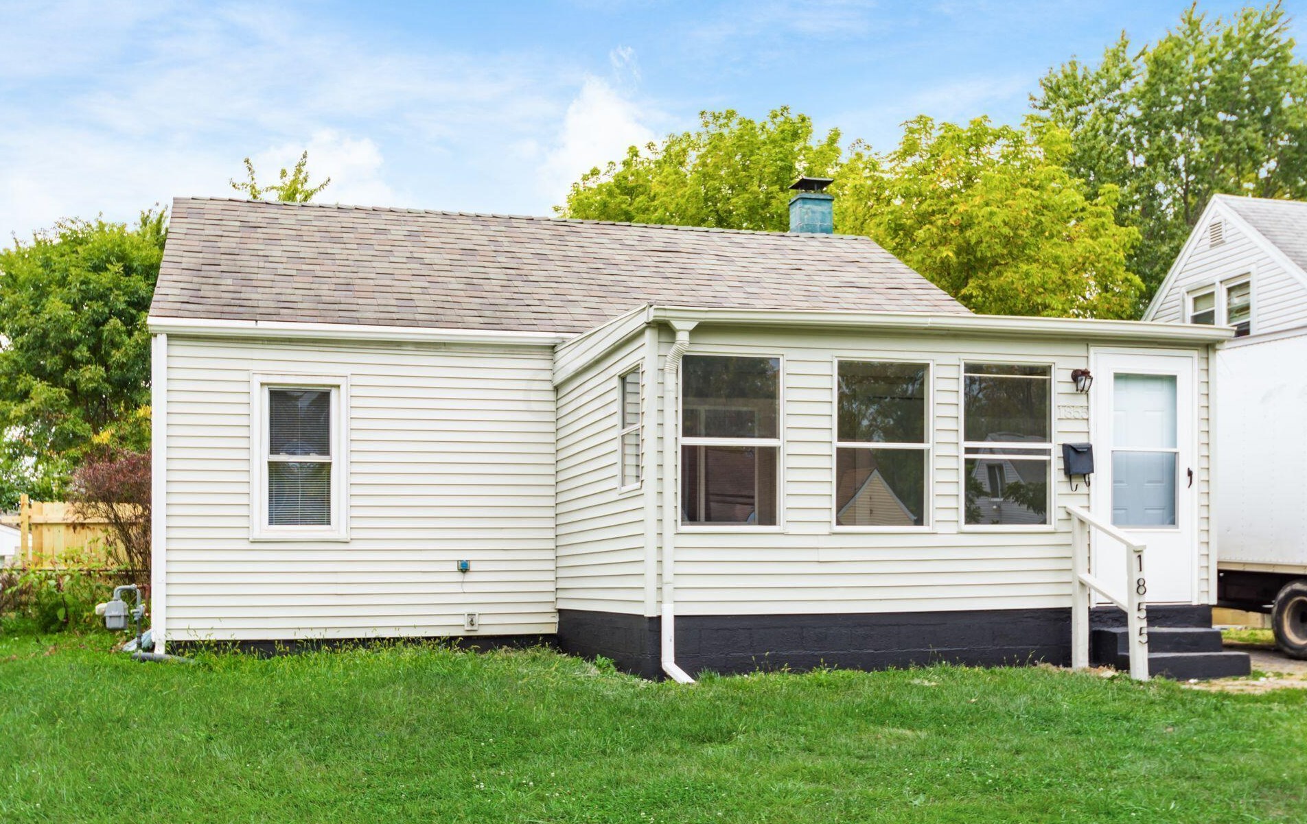 1855 Jermain Dr, Columbus, OH 43219-1225