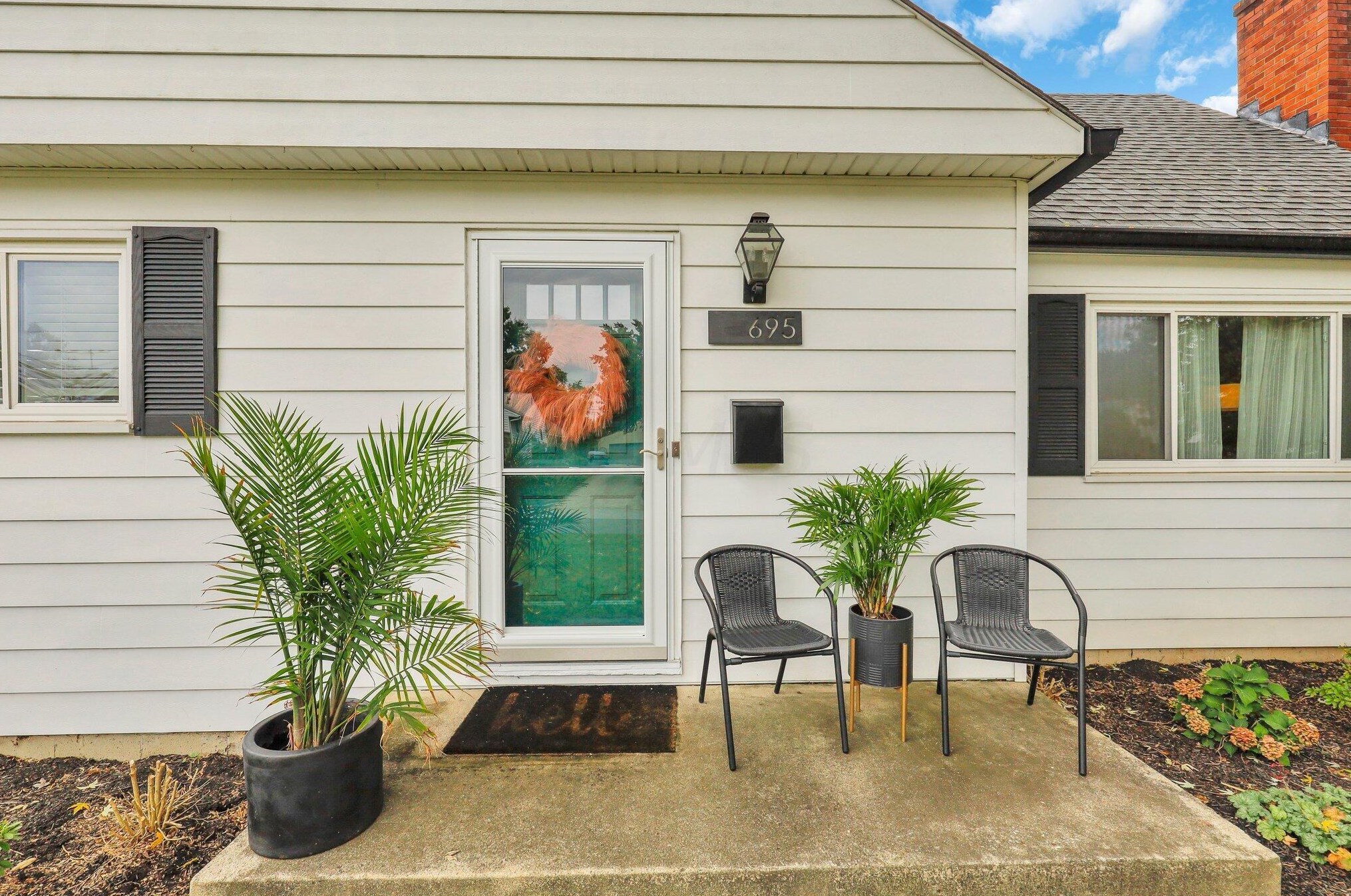695 Island Ct, Columbus, OH 43214-3479