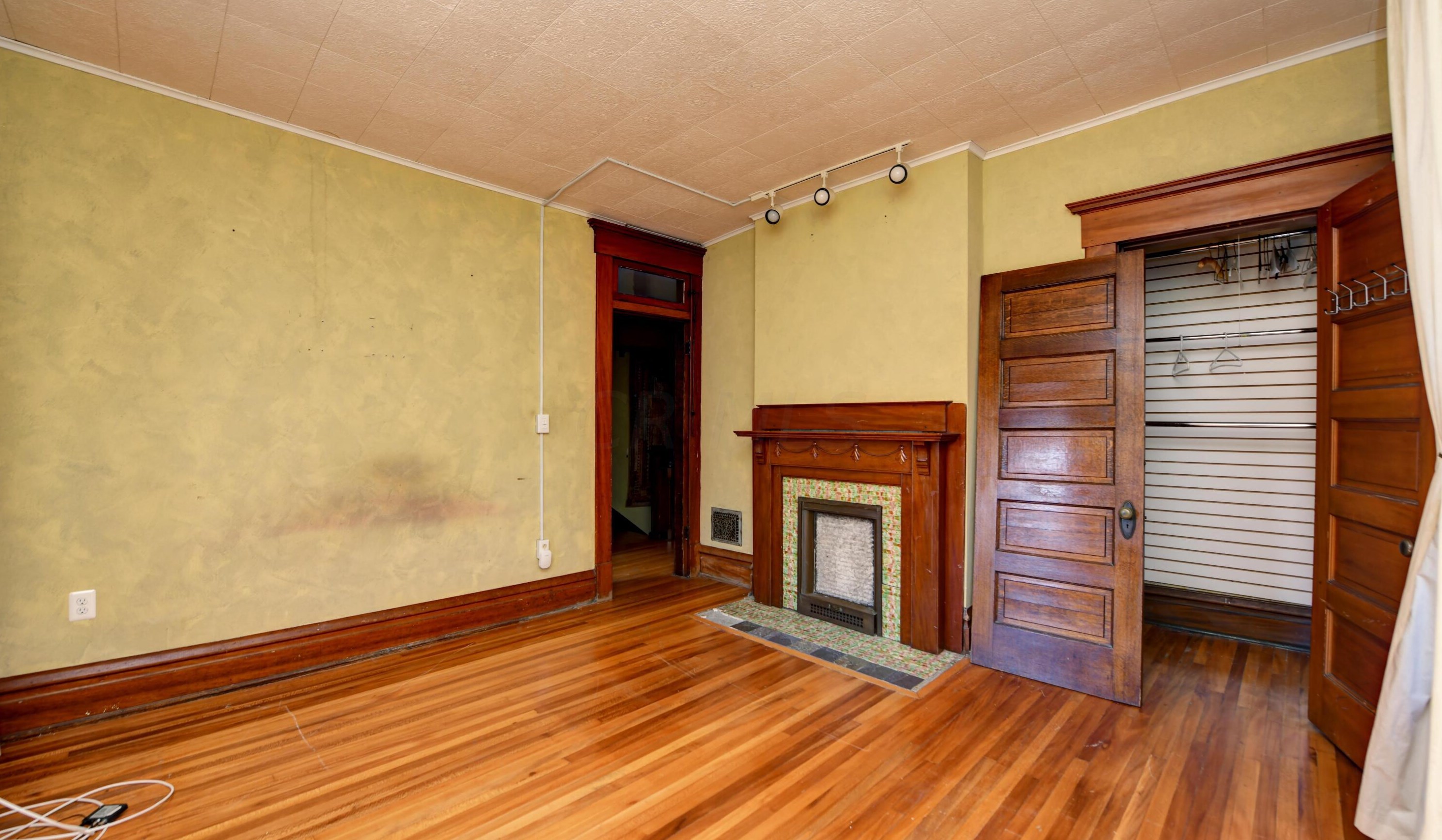 54 Woodland Ave, Columbus OH 43203-1279 exterior