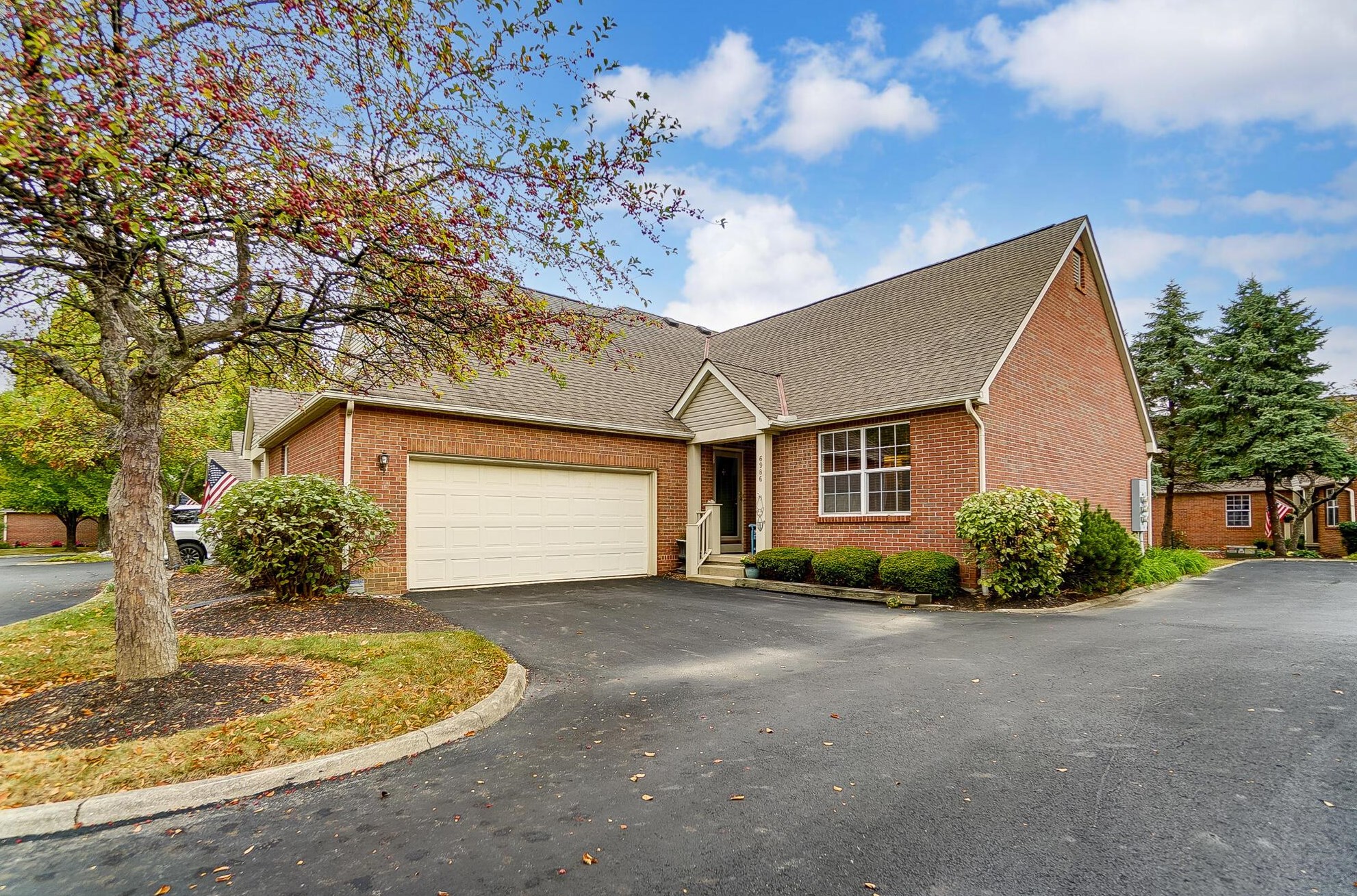6986 Greensview Village Dr, Cnl Wnchstr, OH 43110-8454