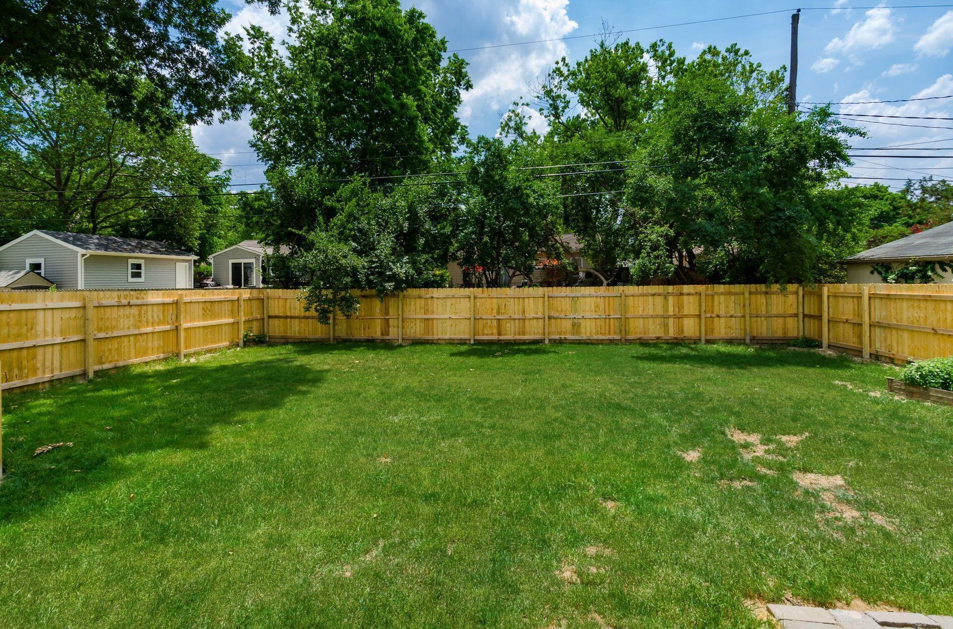 2643 Shrewsbury Rd, Columbus OH  43221-1124 exterior