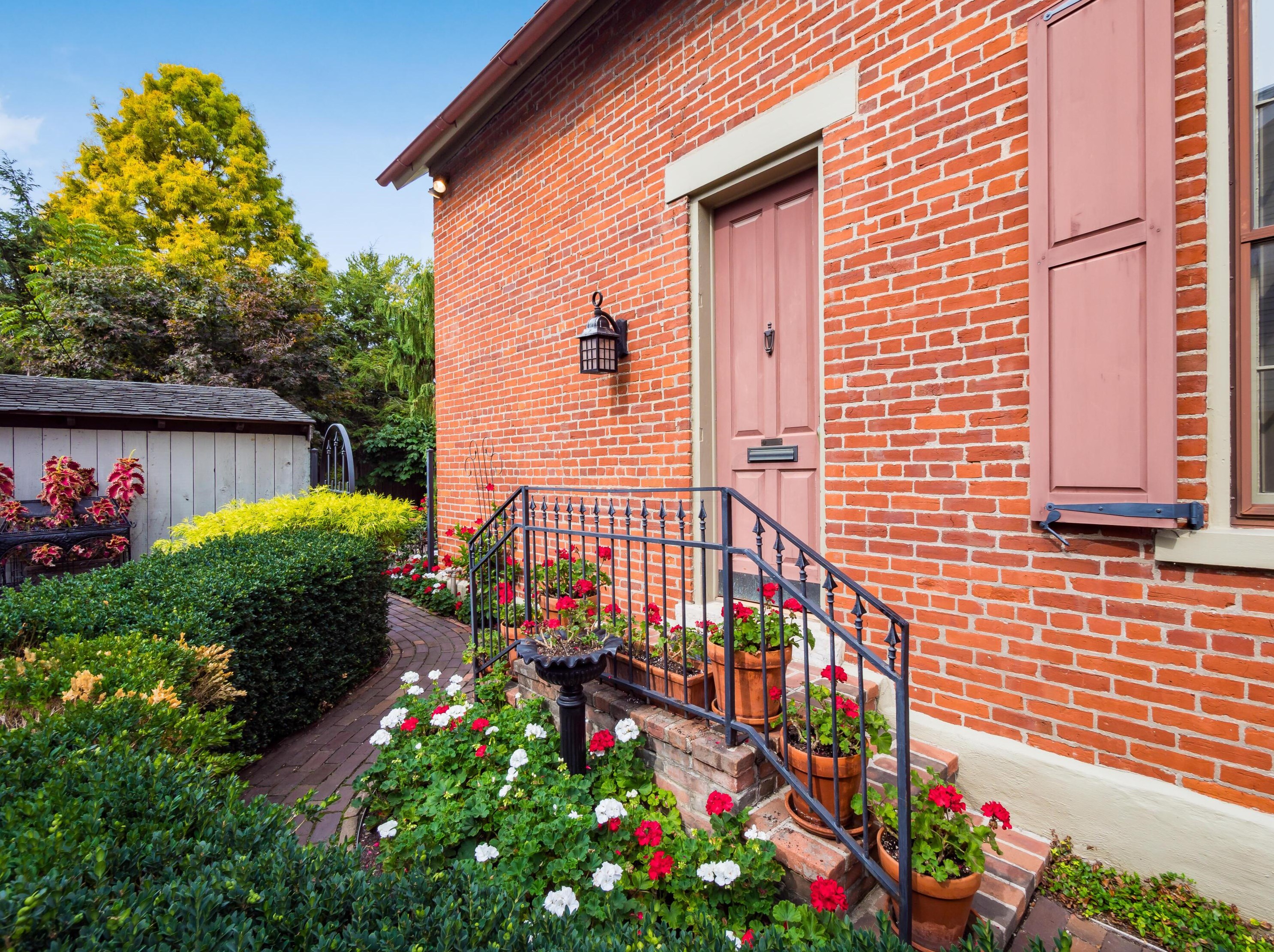 865 Macon Aly, Columbus, OH 43206-2652