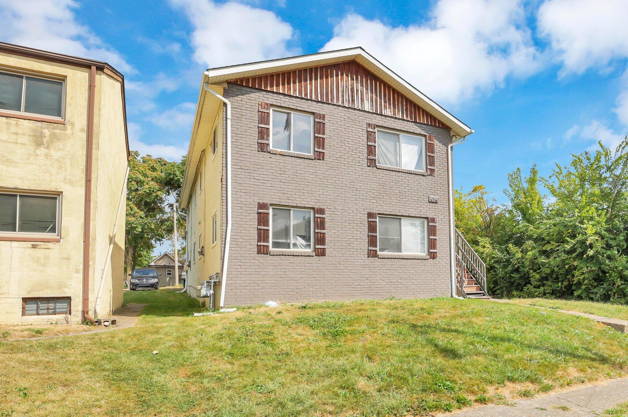 454 16th Ave, Columbus, OH 43201-1735