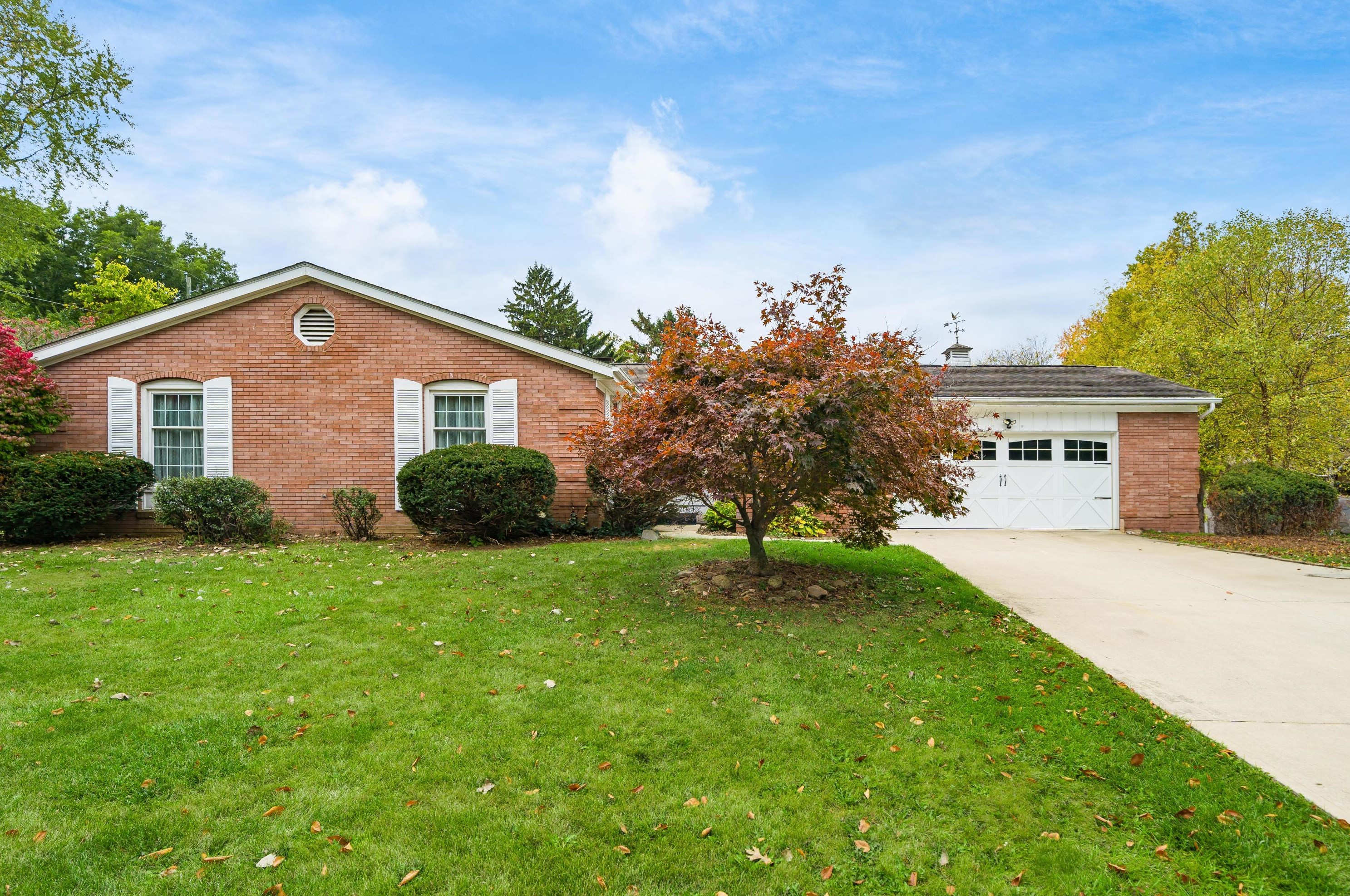 3717 Darbyshire Dr, Hilliard, OH 43026-2566
