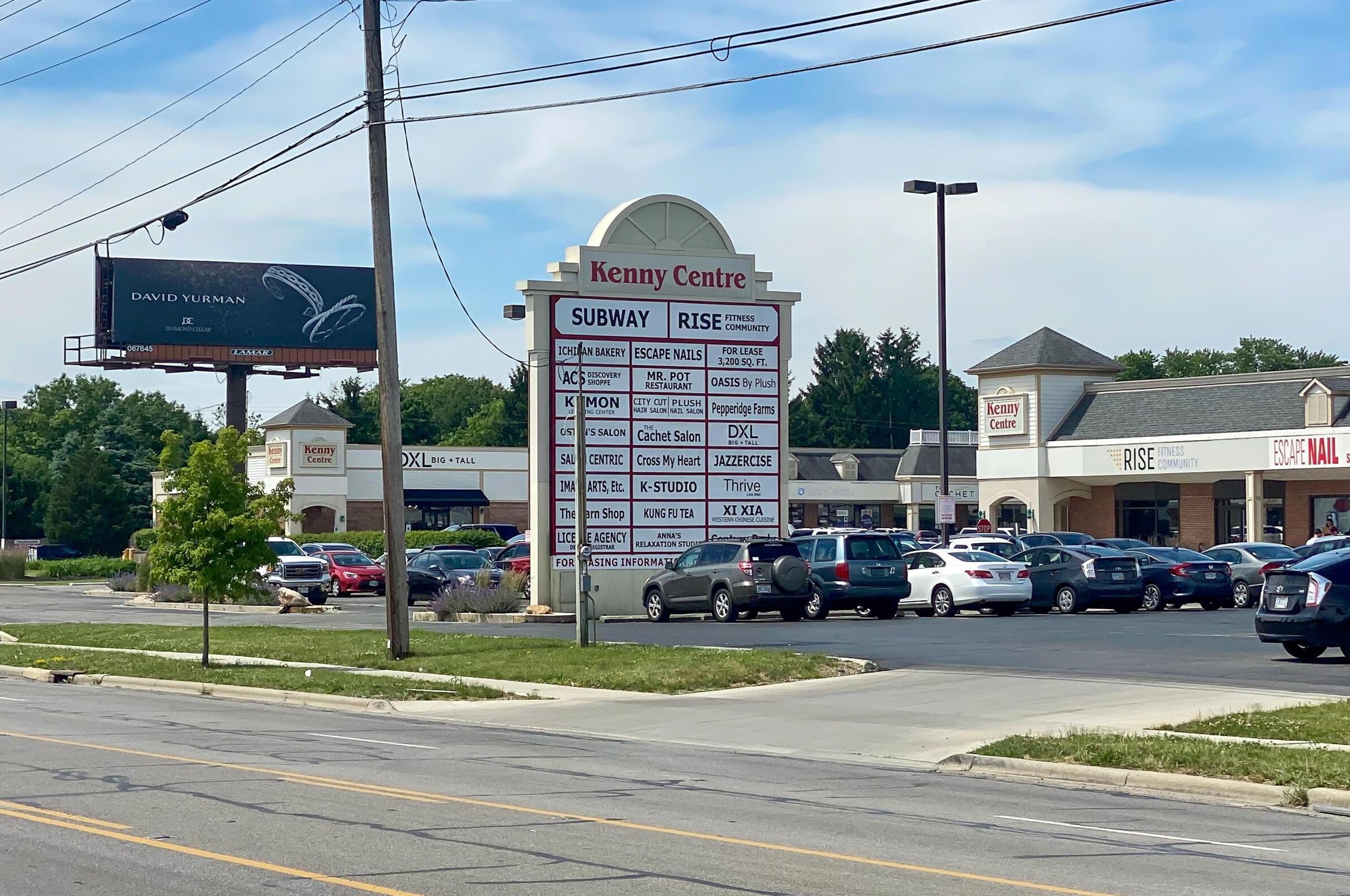 1572 Austin Dr, Columbus OH 43220-3103 exterior