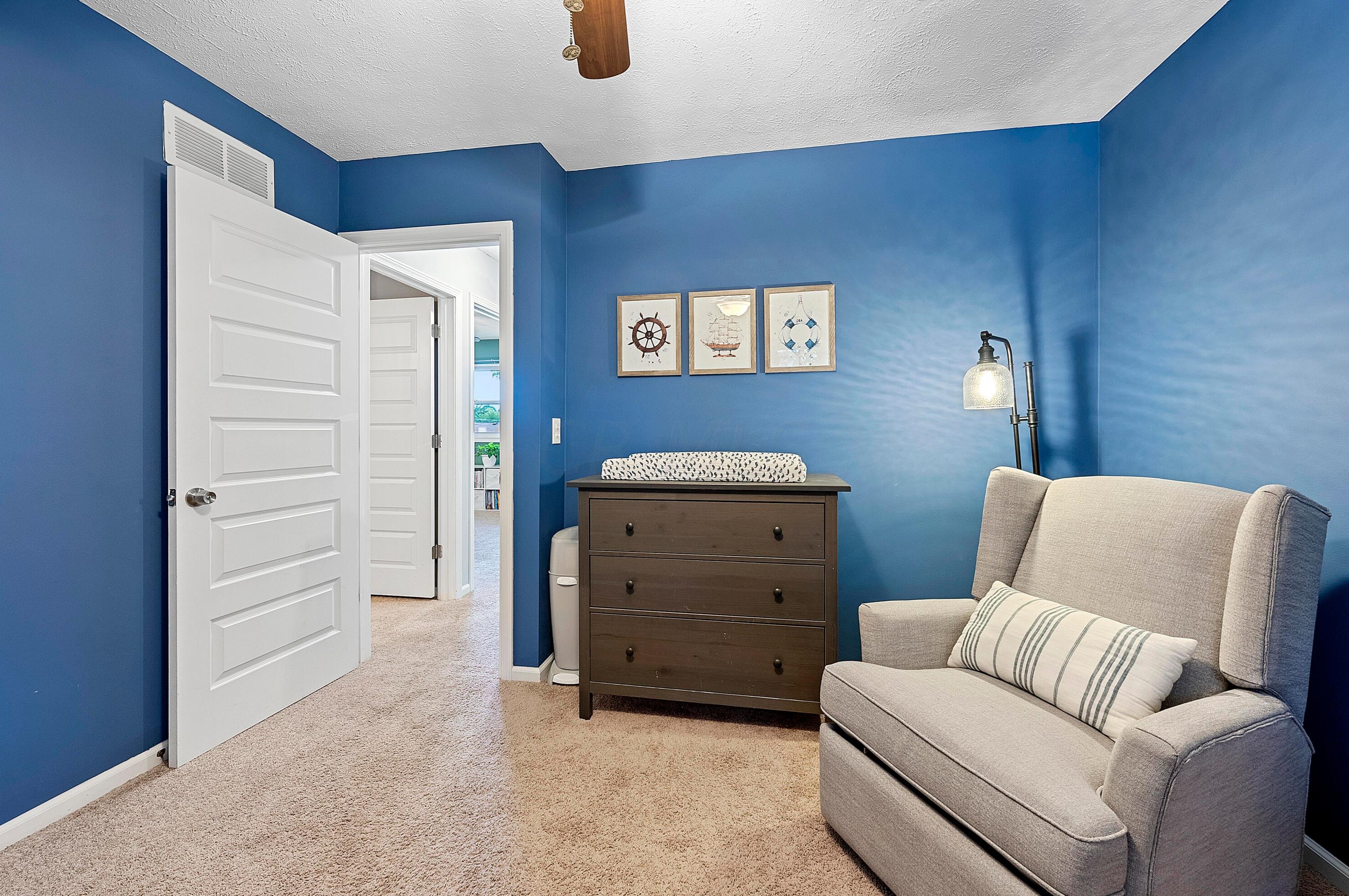 1572 Austin Dr, Columbus OH 43220-3103 exterior