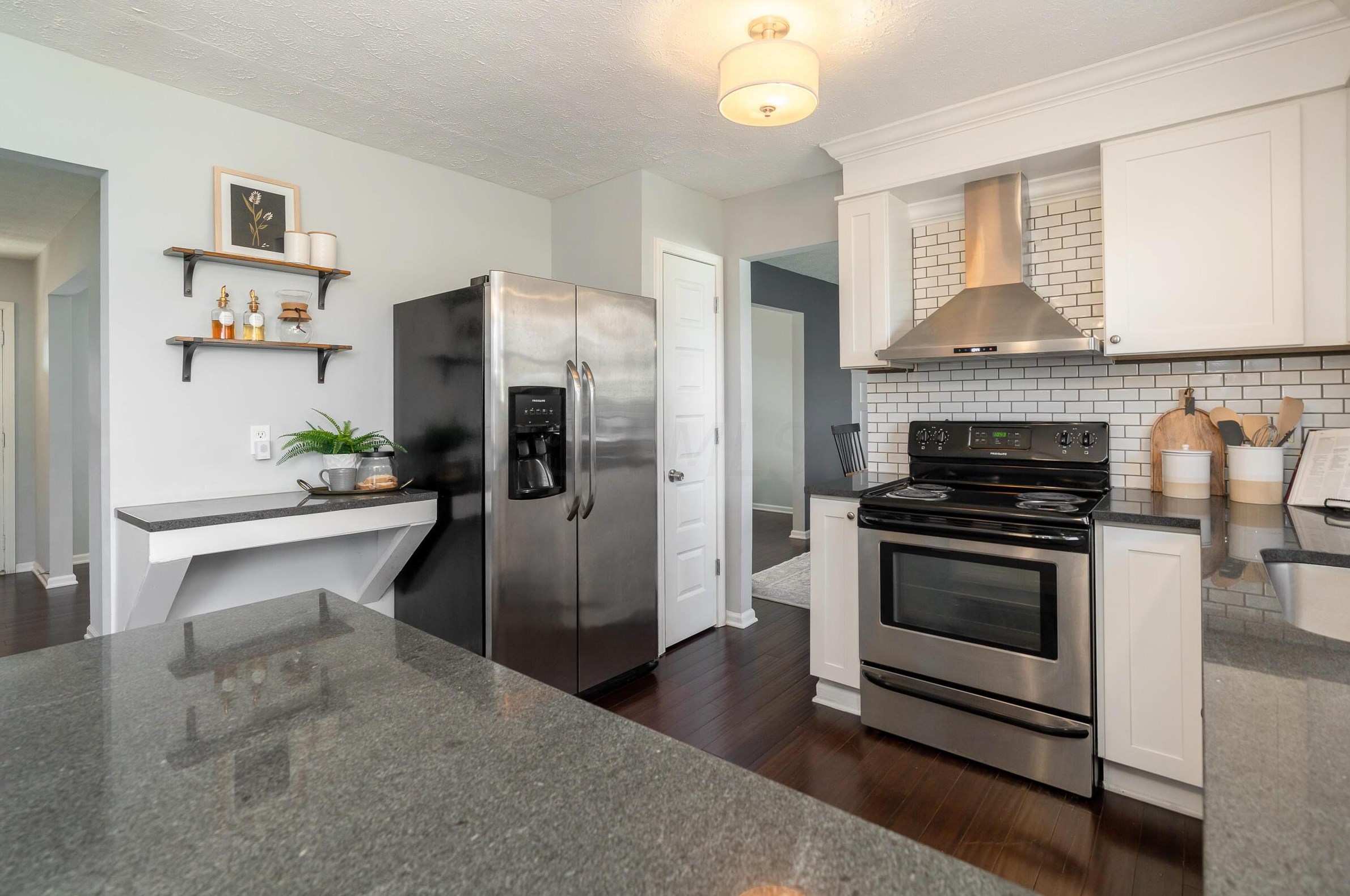 1572 Austin Dr, Columbus OH 43220-3103 exterior