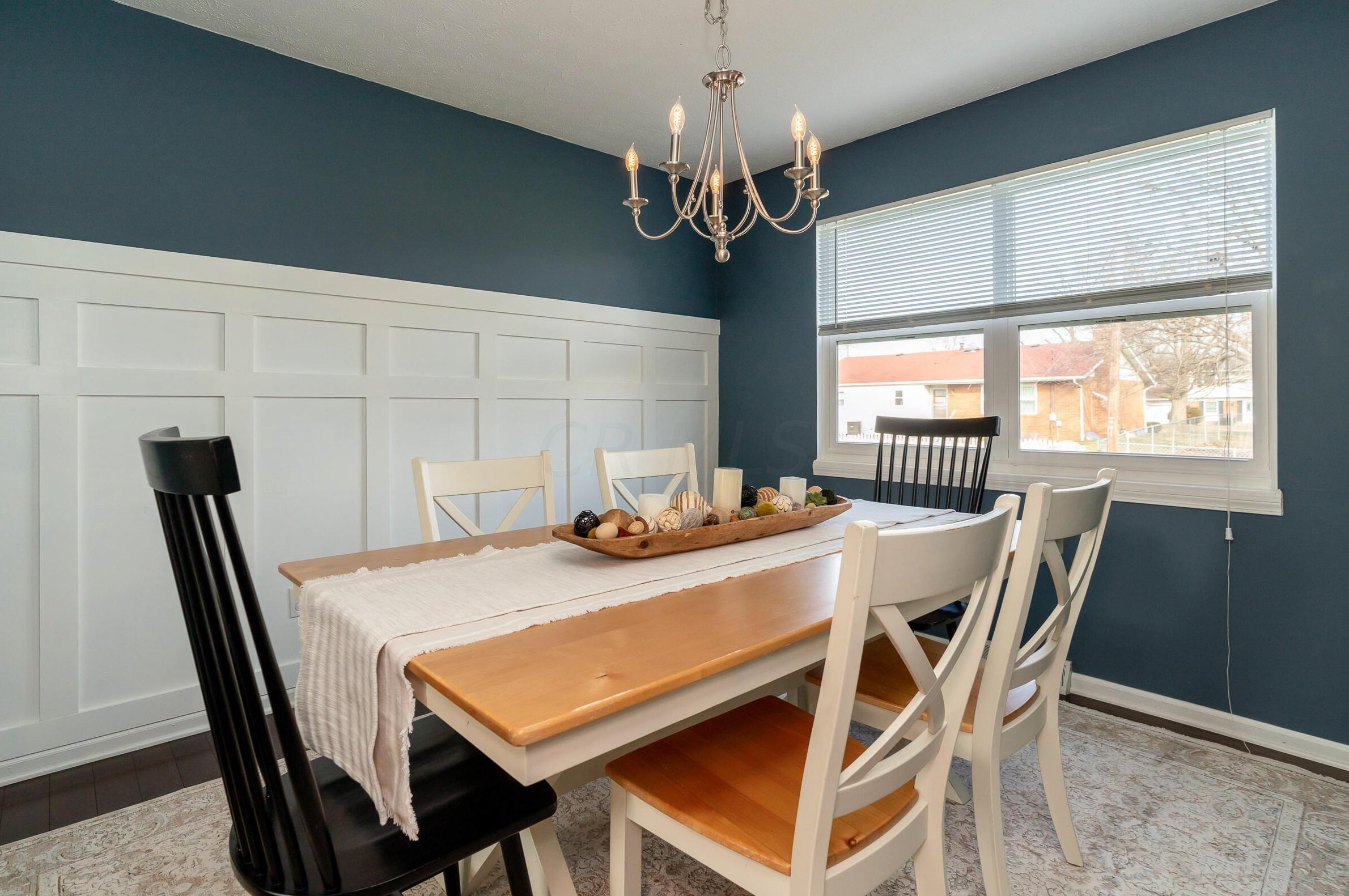 1572 Austin Dr, Columbus OH 43220-3103 exterior