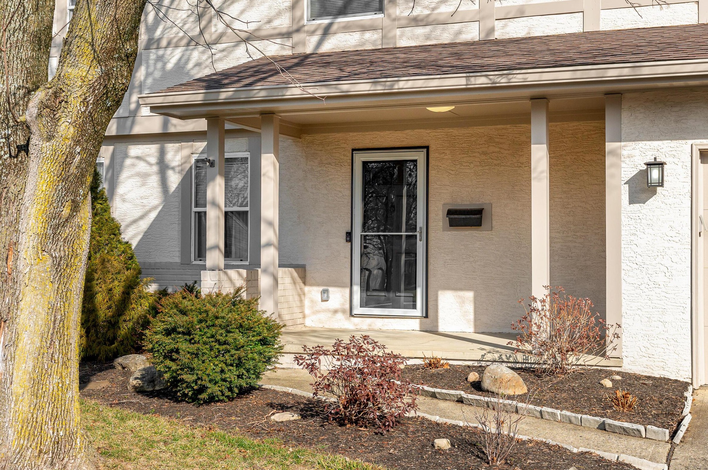 1572 Austin Dr, Columbus, OH 43220-3104