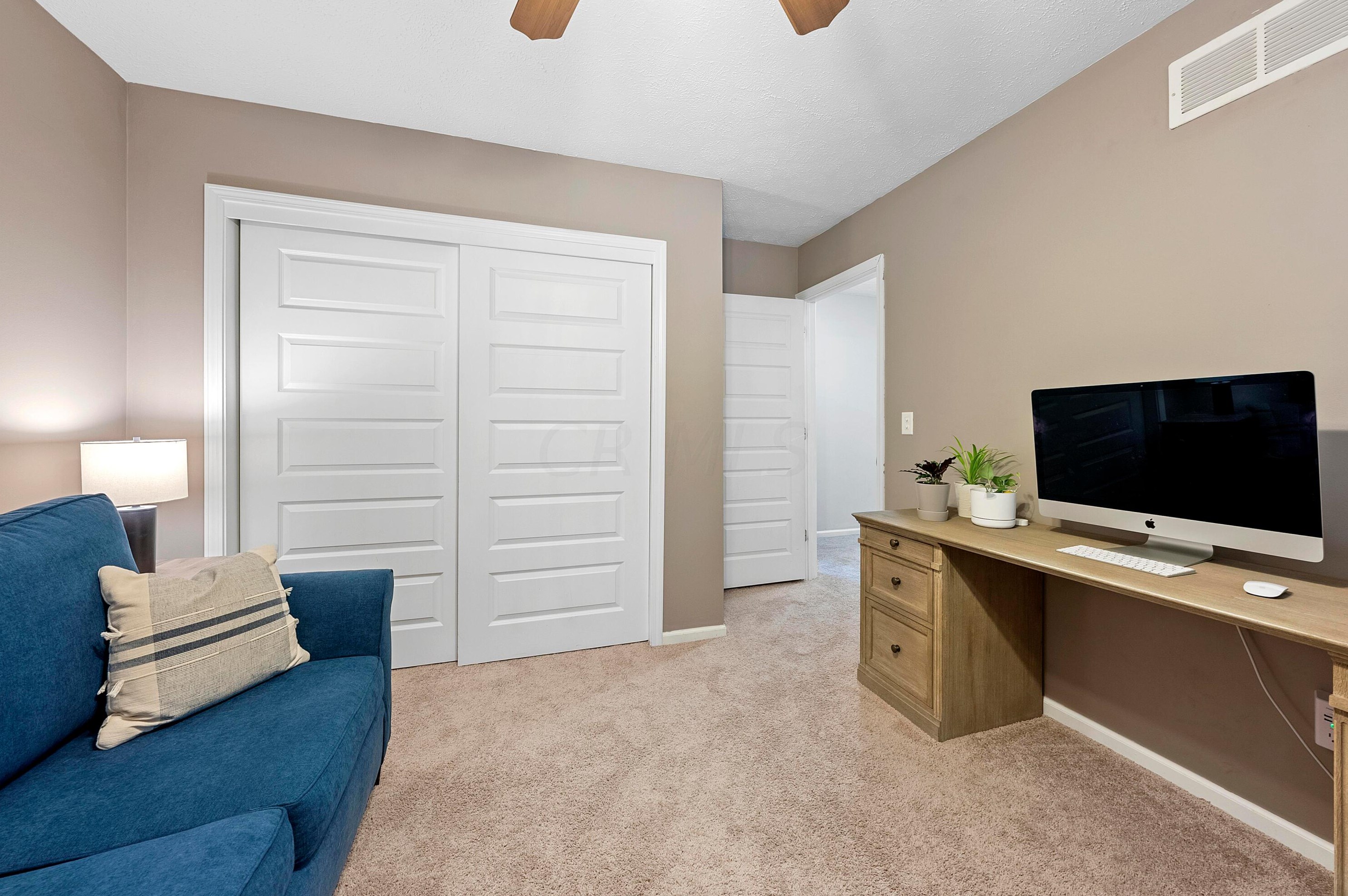 1572 Austin Dr, Columbus OH 43220-3103 exterior